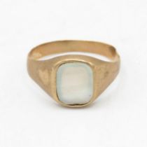 9ct gold mother of pearl signet ring (2.4g) MISHAPEN - AS SEEN Size O