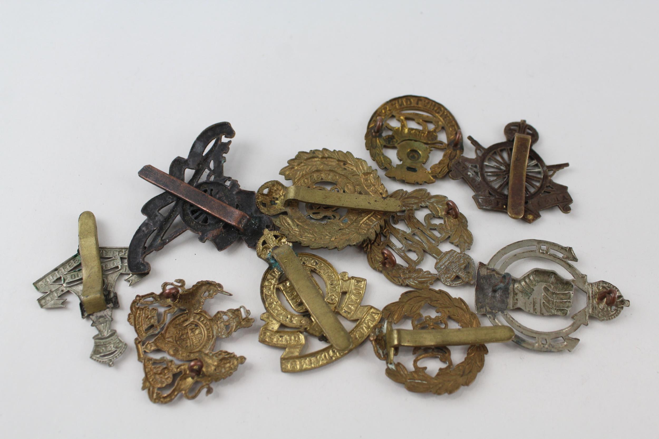 Military/Cap Badges x 10 inc. Army Cyclists Corps, Royal Armoured Corps Etc - Military/Cap Badges - Image 7 of 7