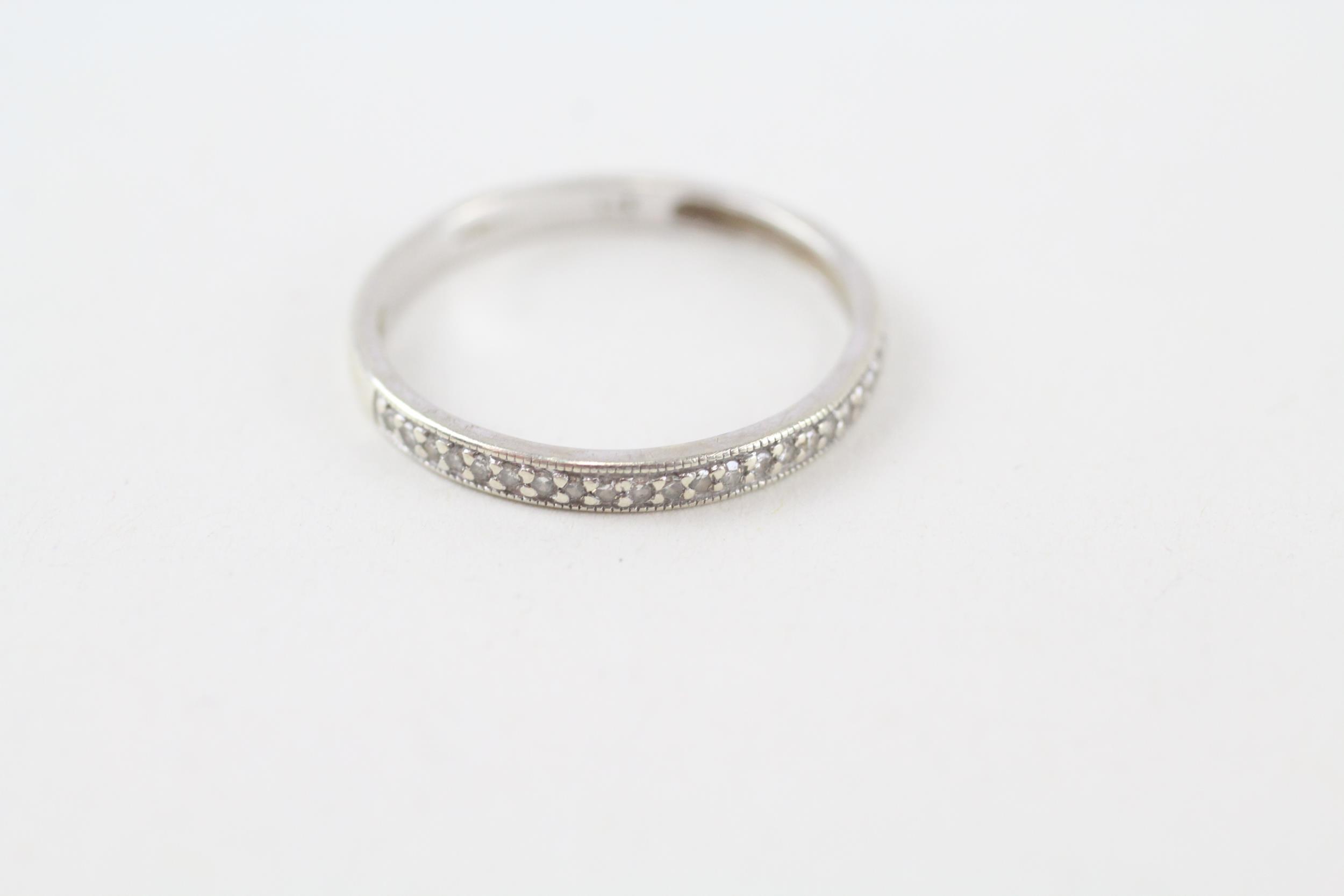 9ct gold diamond half eternity ring (1.2g) Size N - Image 2 of 5