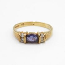 9ct gold oval cut sapphire & diamond ring (1.7g) Size L 1/2