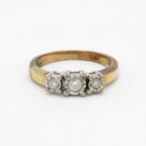 9ct gold round brilliant cut diamond three stone ring (2.5g) Size K