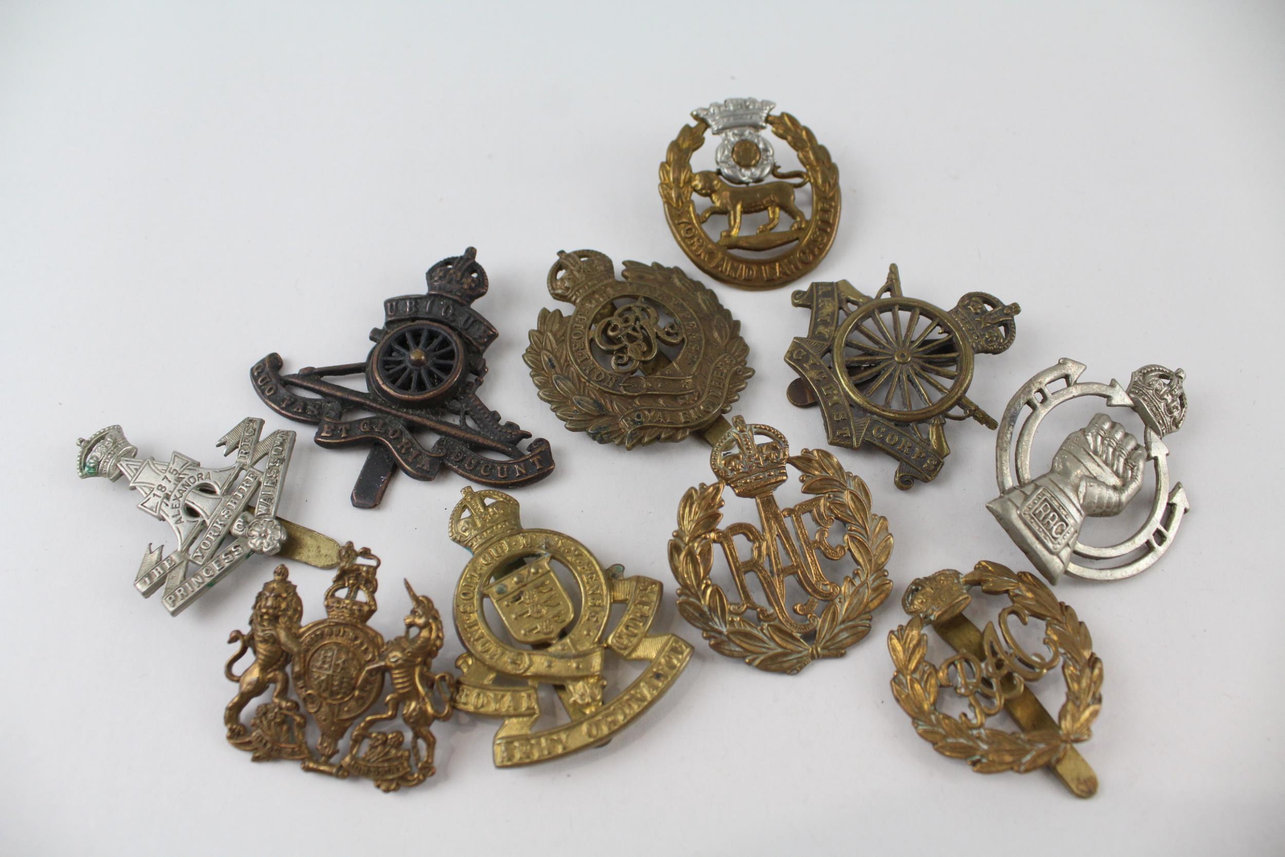 Military/Cap Badges x 10 inc. Army Cyclists Corps, Royal Armoured Corps Etc - Military/Cap Badges