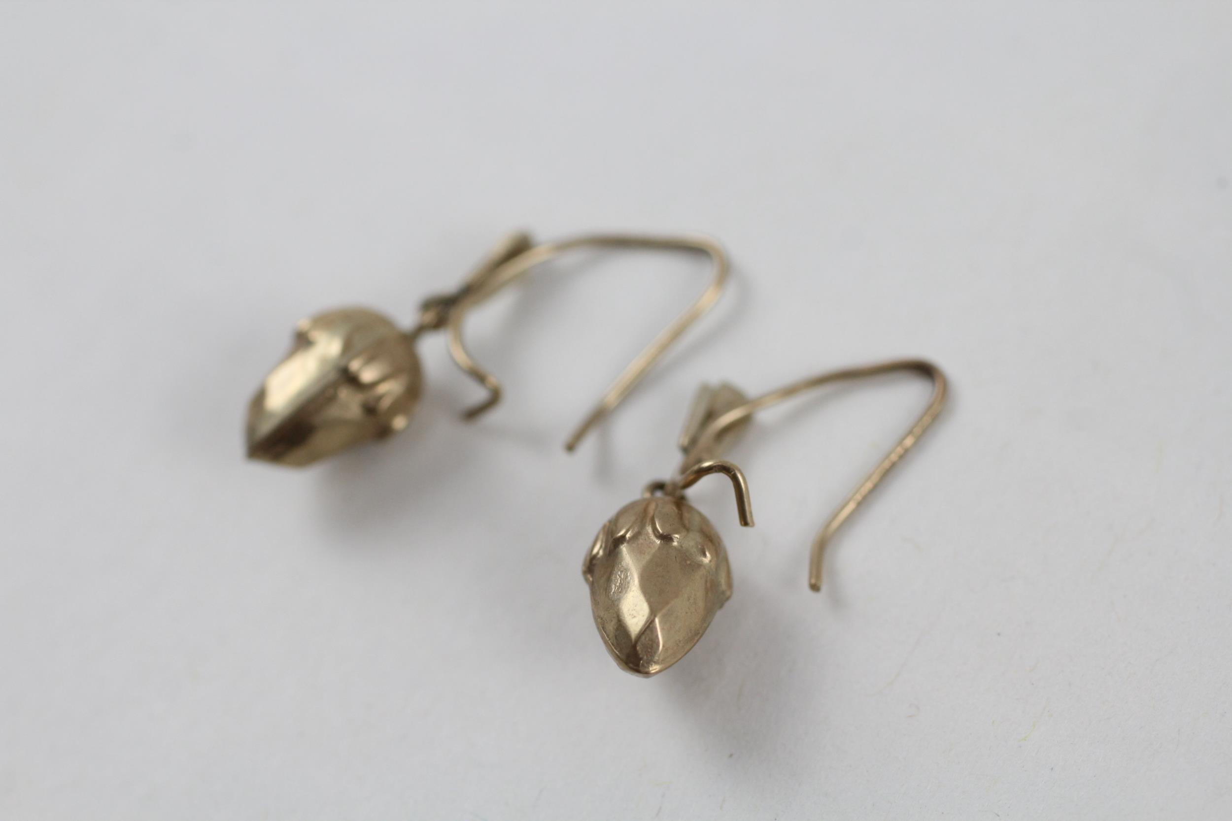 9ct gold vintage acorn drop earrings (1g) - Image 2 of 5