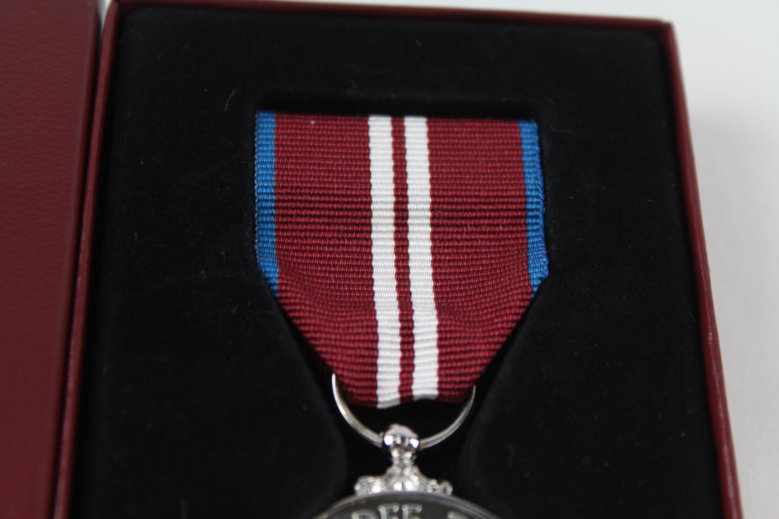 Boxed ERII Queens Diamond Jubilee Medal - Boxed ERII Queens Diamond Jubilee Medal In antique/vintage - Image 3 of 4