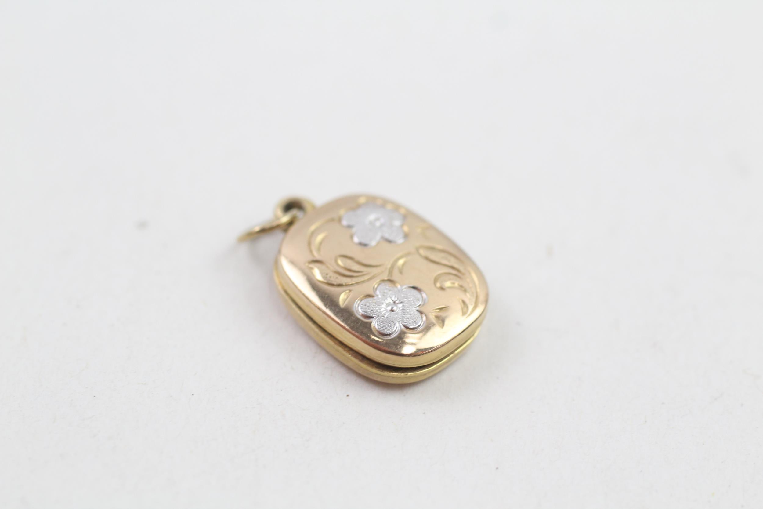 9ct gold miniture floral patterned locket (1g) - Image 3 of 6