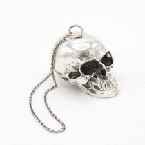 Extremely fine detailed articulated Memento Mori human skull in sterling silver with hinged bottom