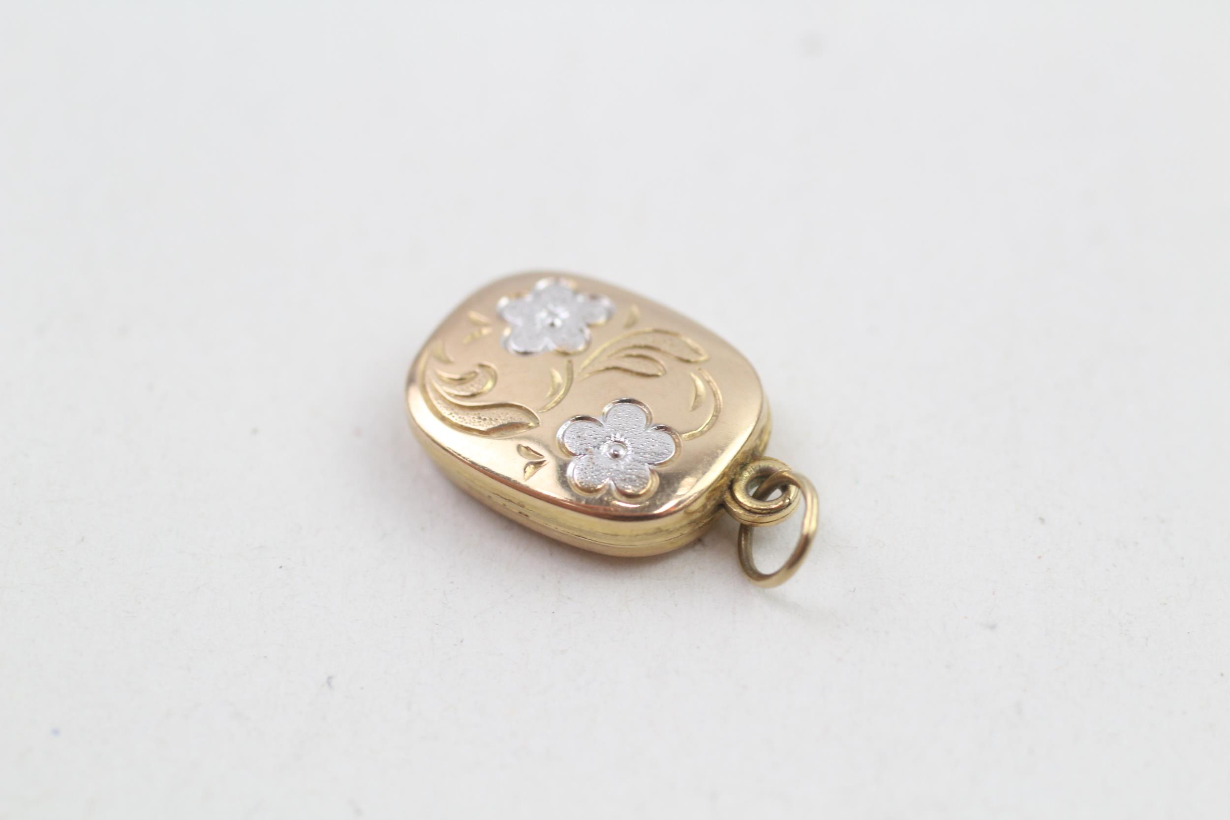 9ct gold miniture floral patterned locket (1g) - Image 2 of 6