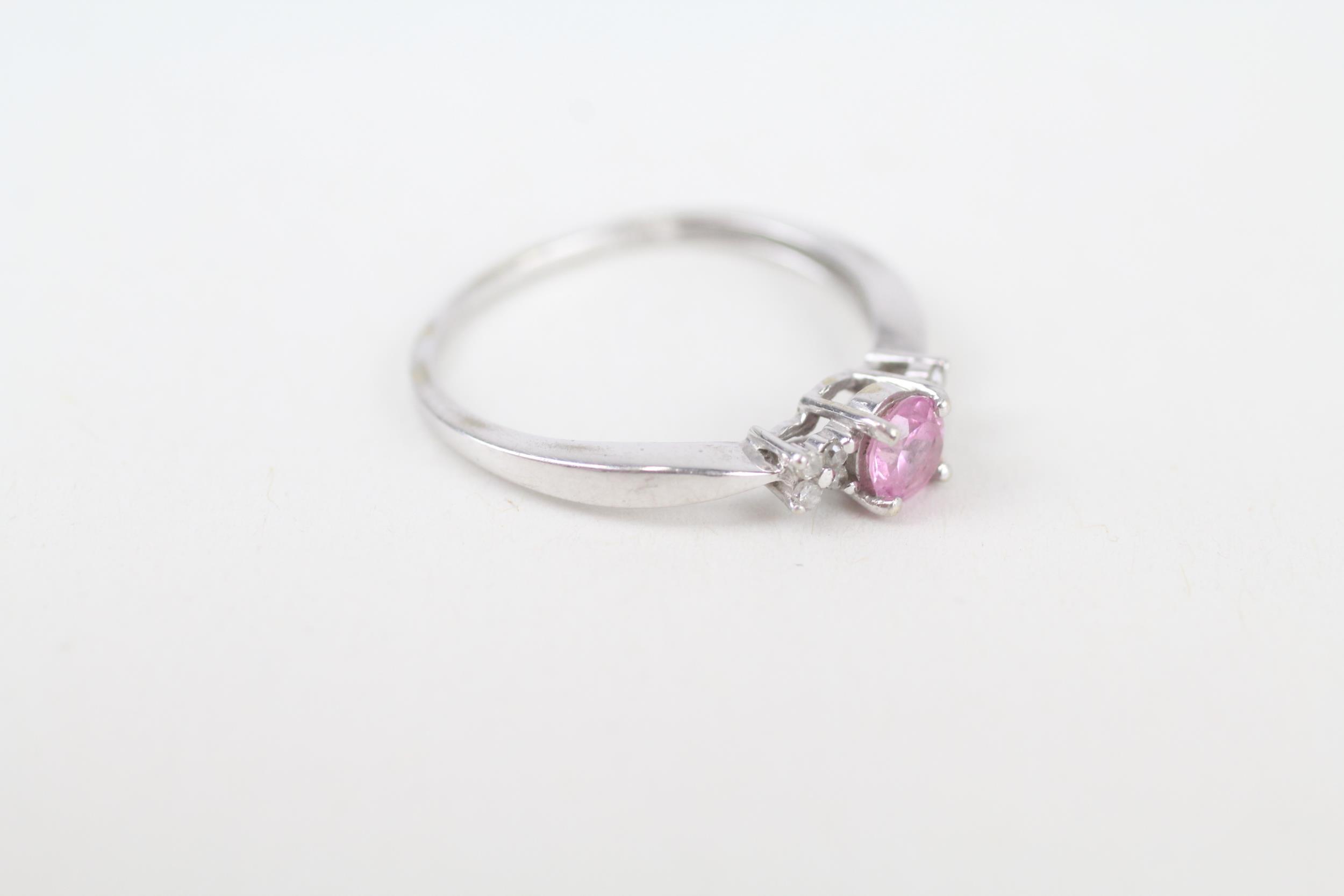 9ct gold pink sapphire & diamond three stone ring Size K 1/2 1.2 g - Image 3 of 5