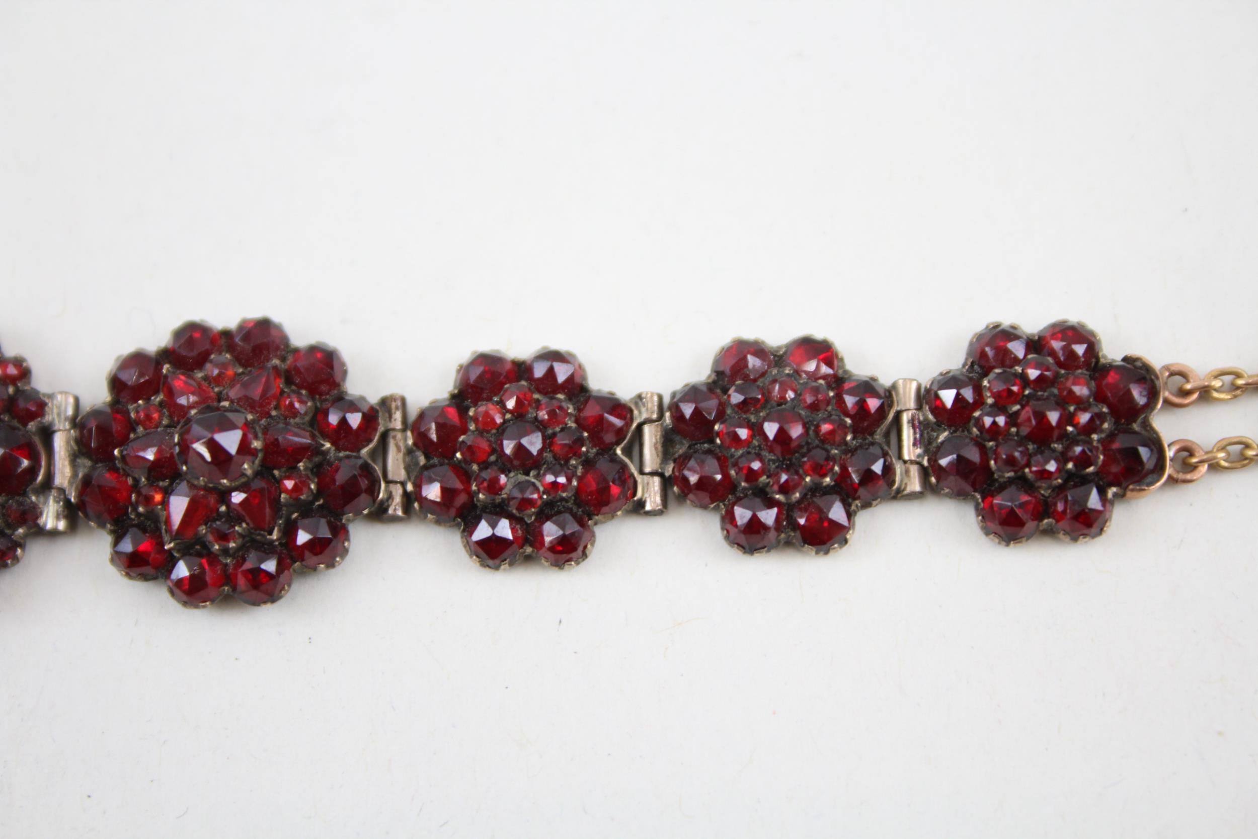 Low carat Bohemian Garnet bracelet with 9ct clasp (19g) - Image 4 of 7