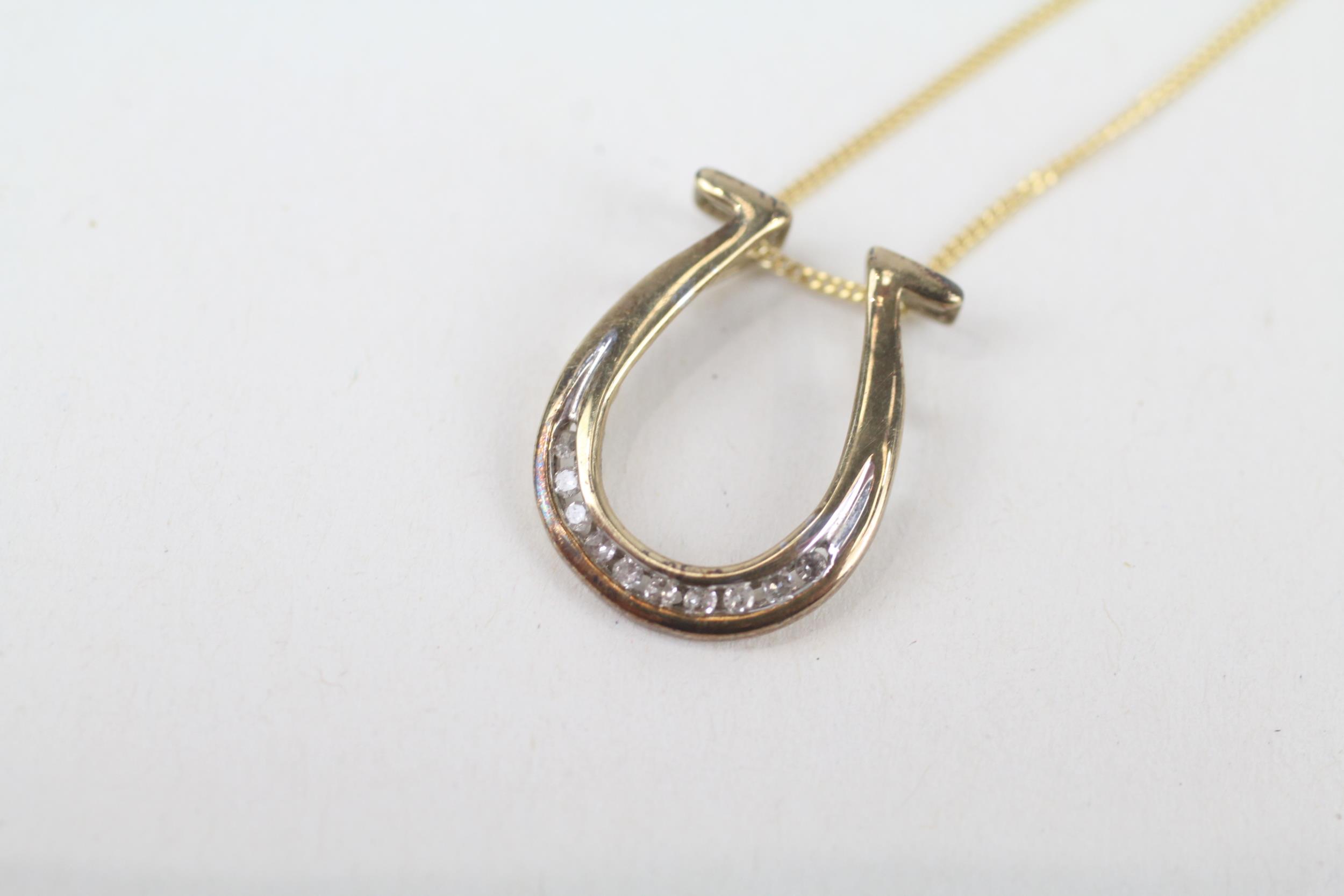 9ct gold diamond horseshoe pendant necklace 1.6 g - Image 2 of 4