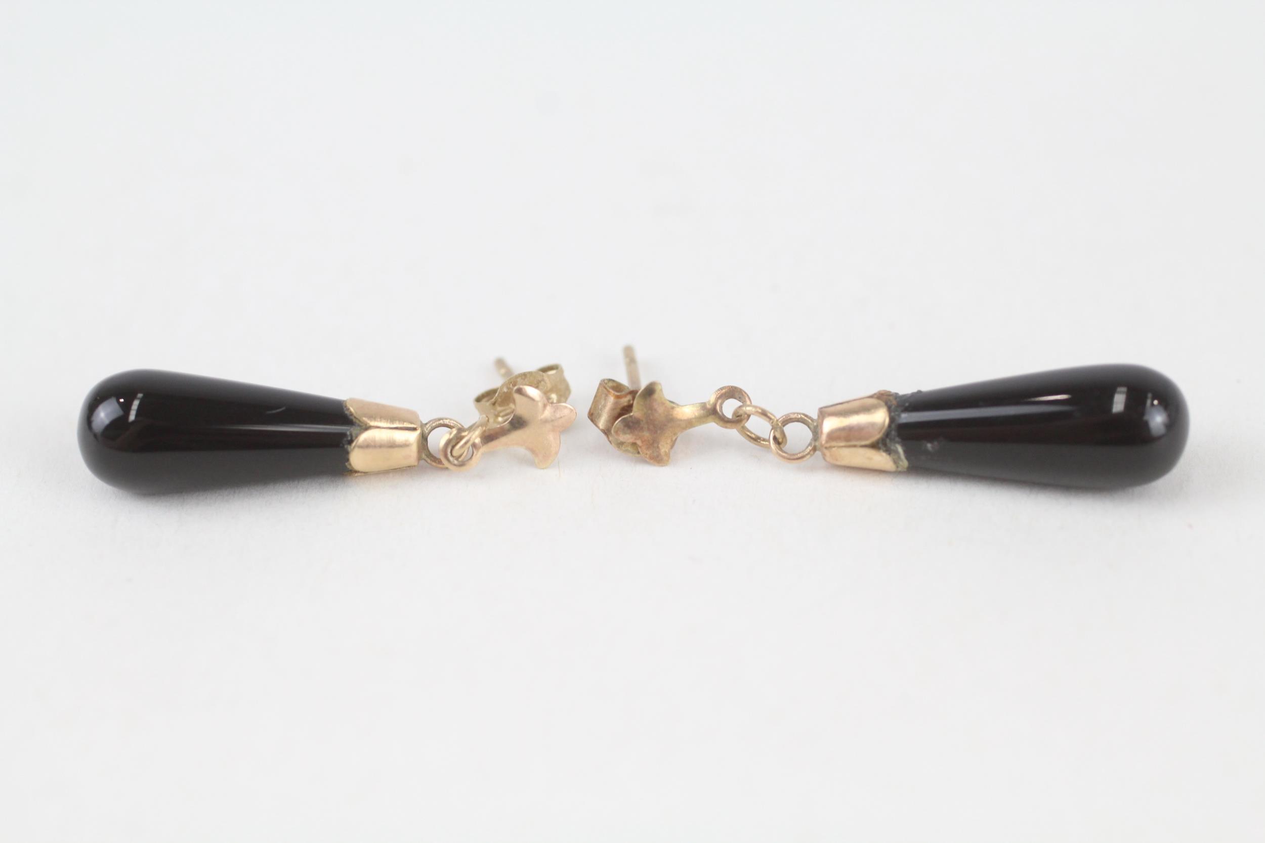 9ct gold onyx dangle earrings 1.9 g