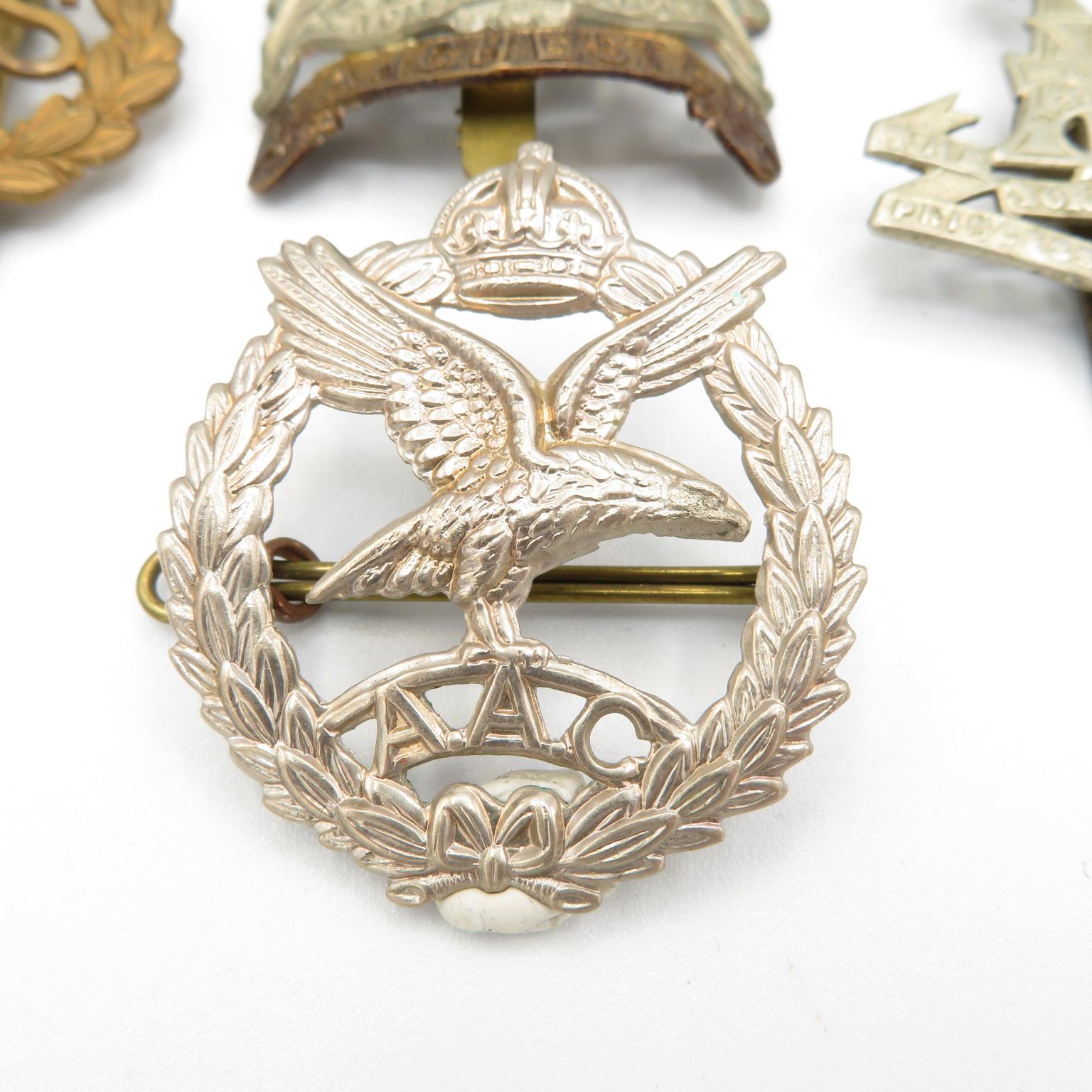 15x Military cap badges including Royal Scots Army Air Corps etc. - - Image 13 of 16