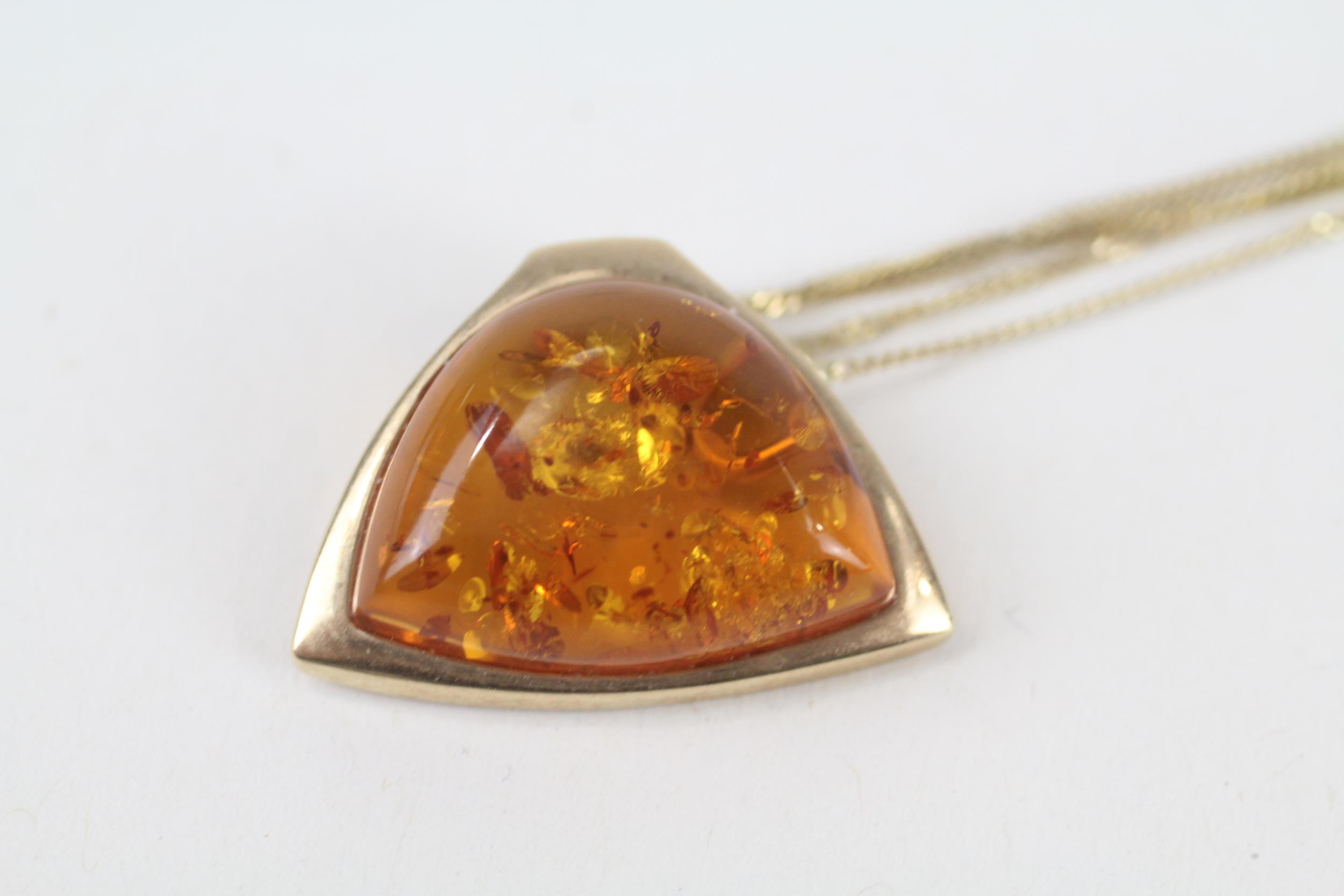 9ct gold amber pendant necklace - Image 2 of 4