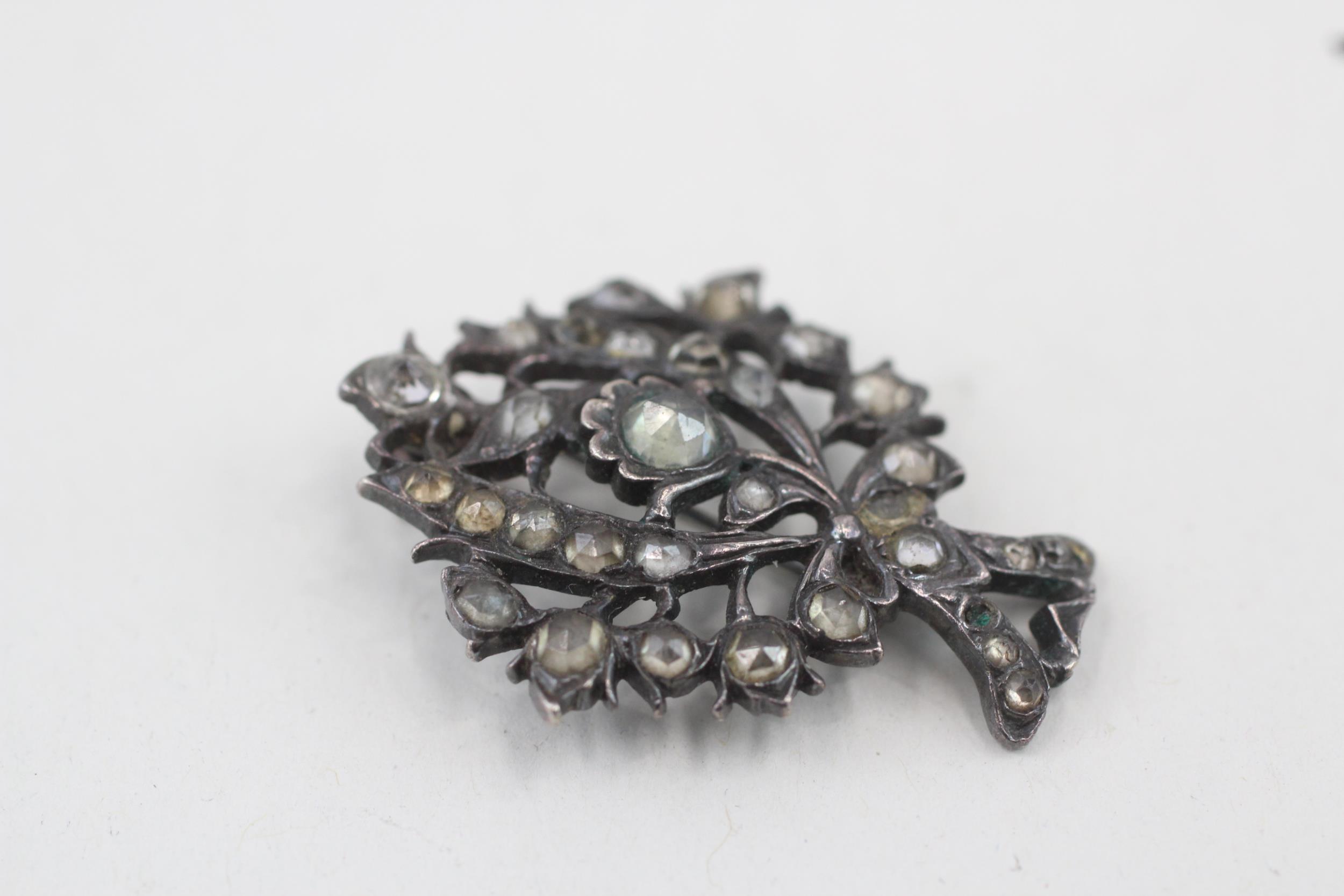 Silver 19th century Iberian old cut gemstone brooch (7g) - Image 2 of 8