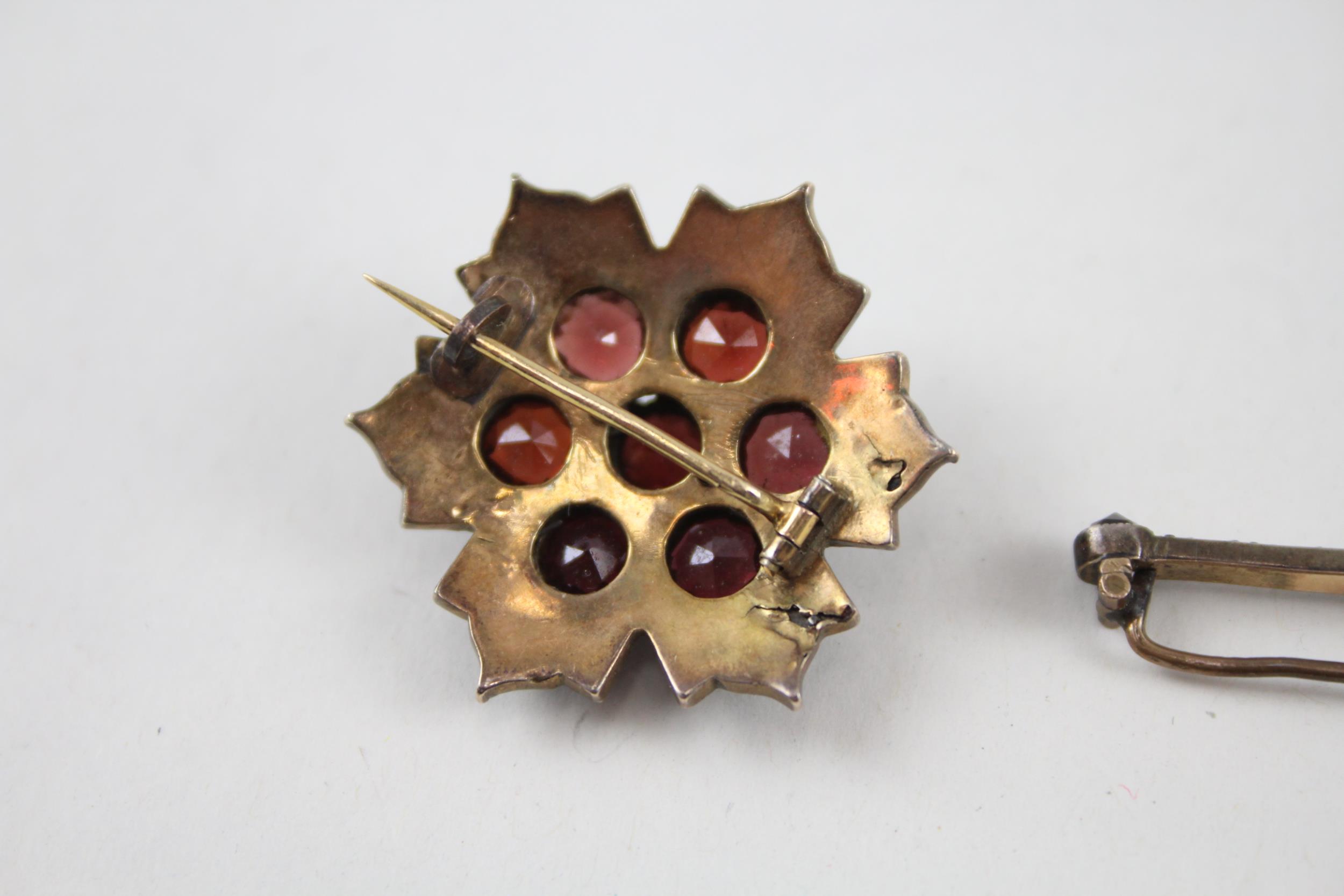 Two antique low carat Bohemian Garnet brooches (7g) - Image 6 of 6