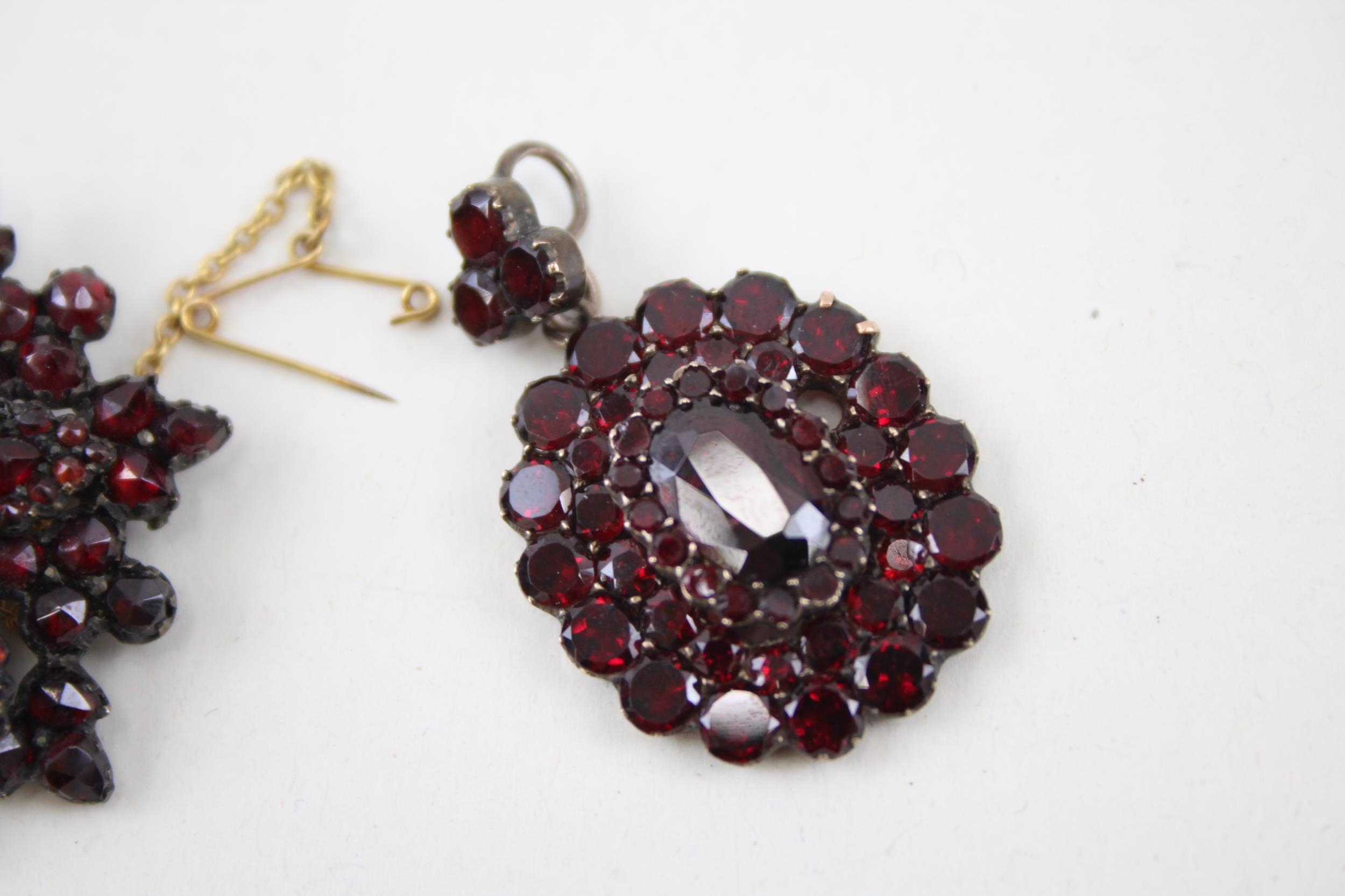 A collection of antique Bohemian Garnet jewellery (14g) - Image 3 of 6