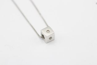 9ct white gold diamond cube pendant necklace 1.5 g