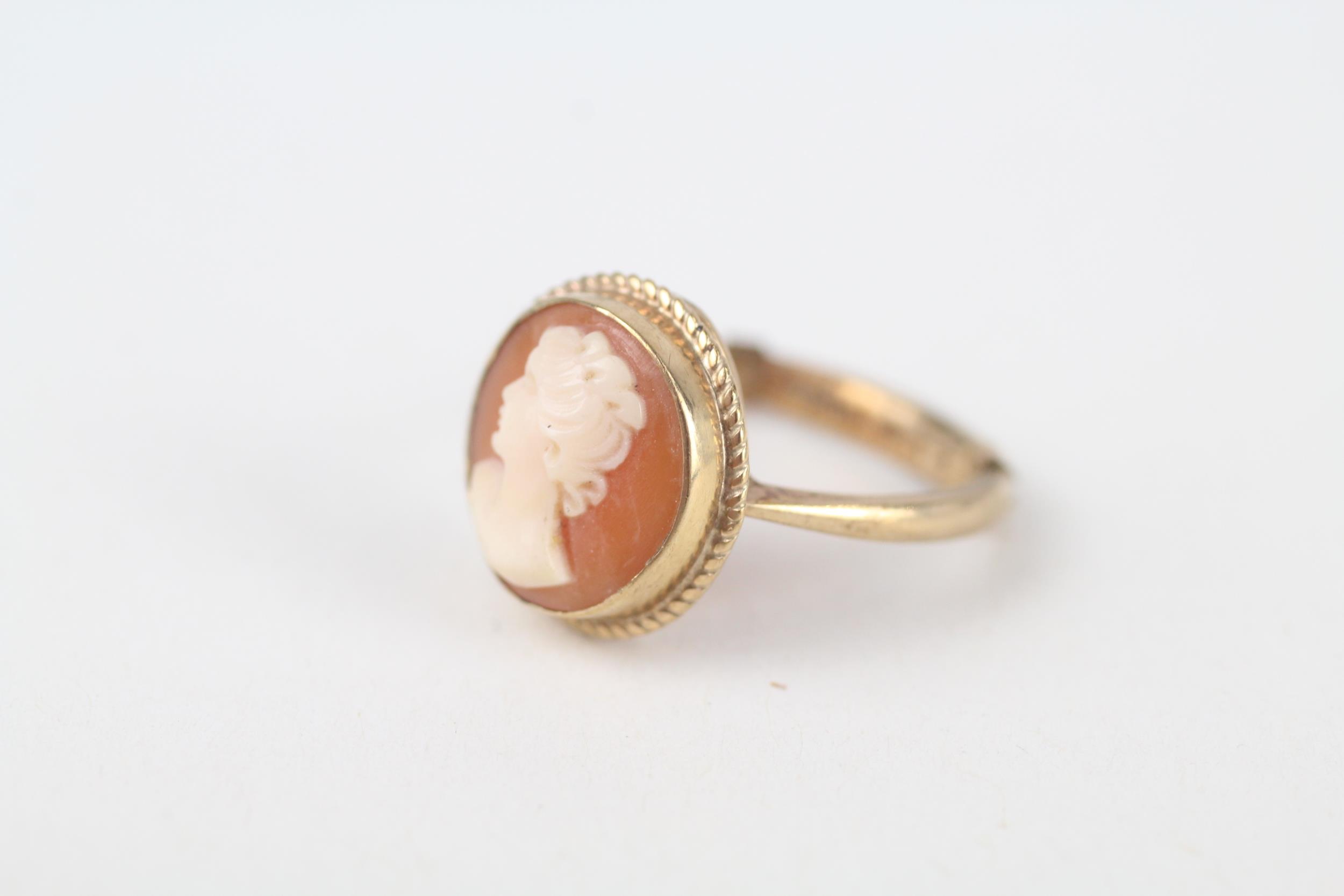 9ct gold shell cameo dress ring Size N 3.2 g - Image 4 of 5