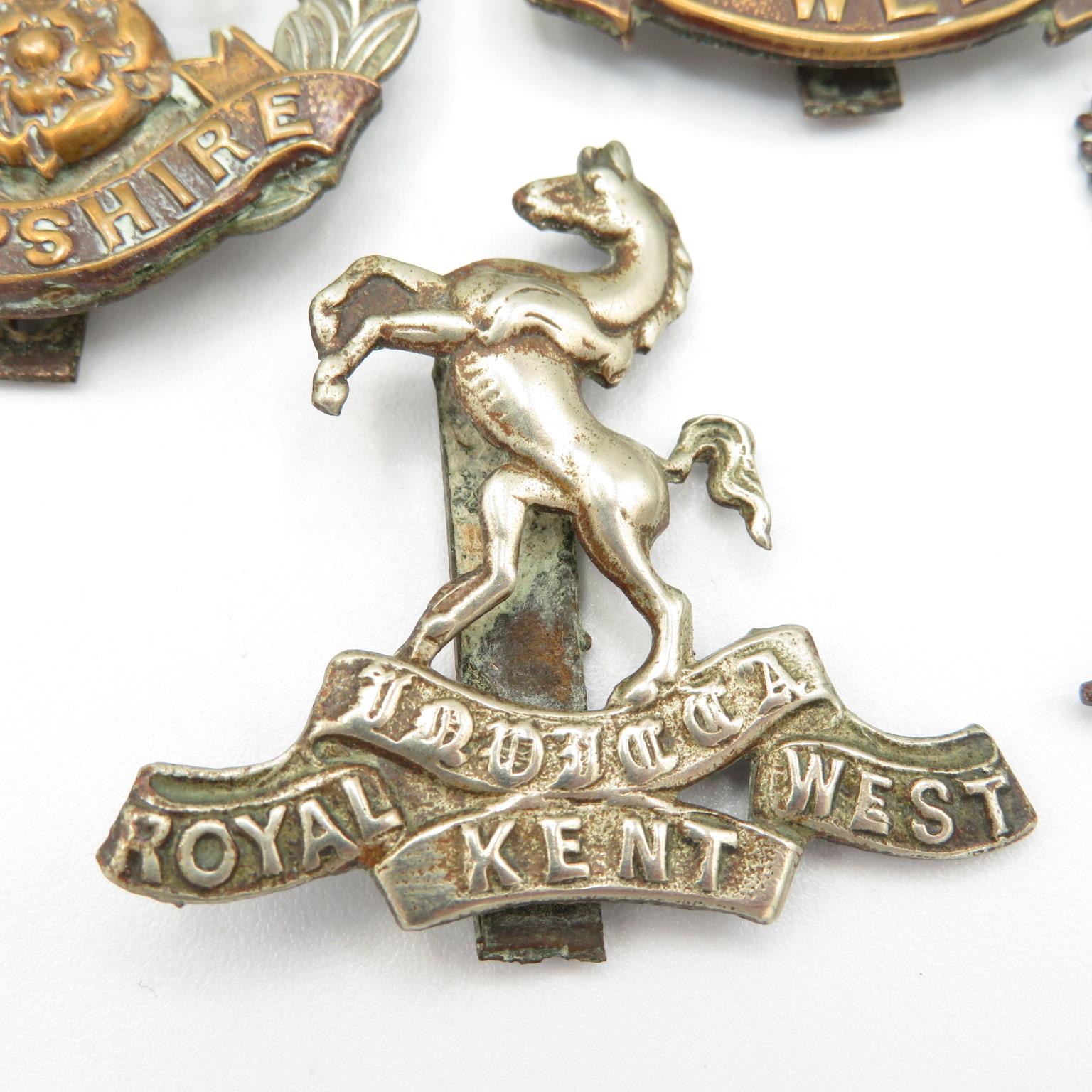 18x Military cap badges including Royal Scots Fusiliers and Lancers etc. - - Image 18 of 19