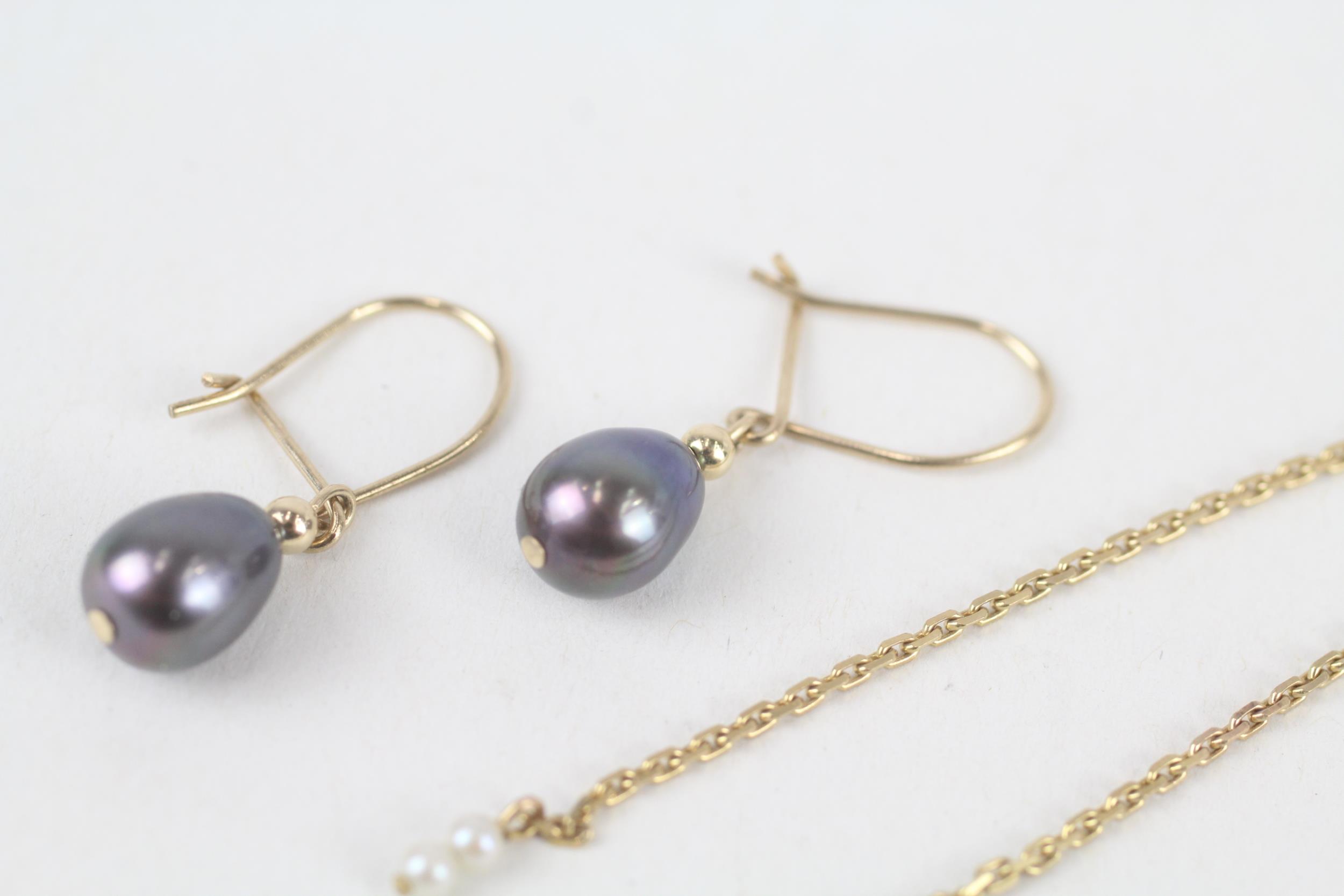2 x 9ct gold cultured pearl drop earrings - Image 3 of 6