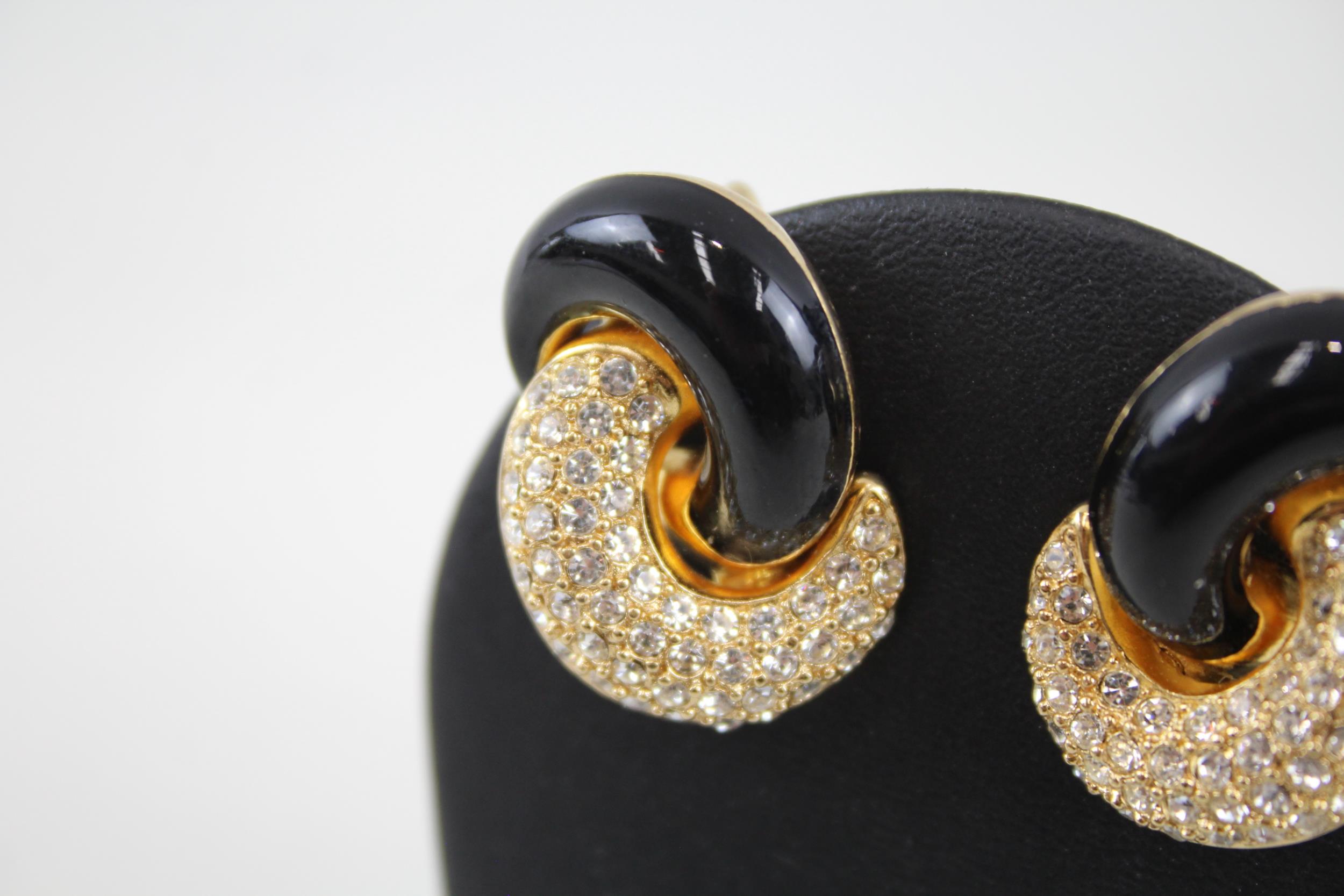 Pair of gold tone enamel and rhinestone clip on earrings by designer Christian Dior (23g) - Image 3 of 5