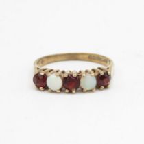 9ct gold garnet & opal five stone ring Size P 1.8 g