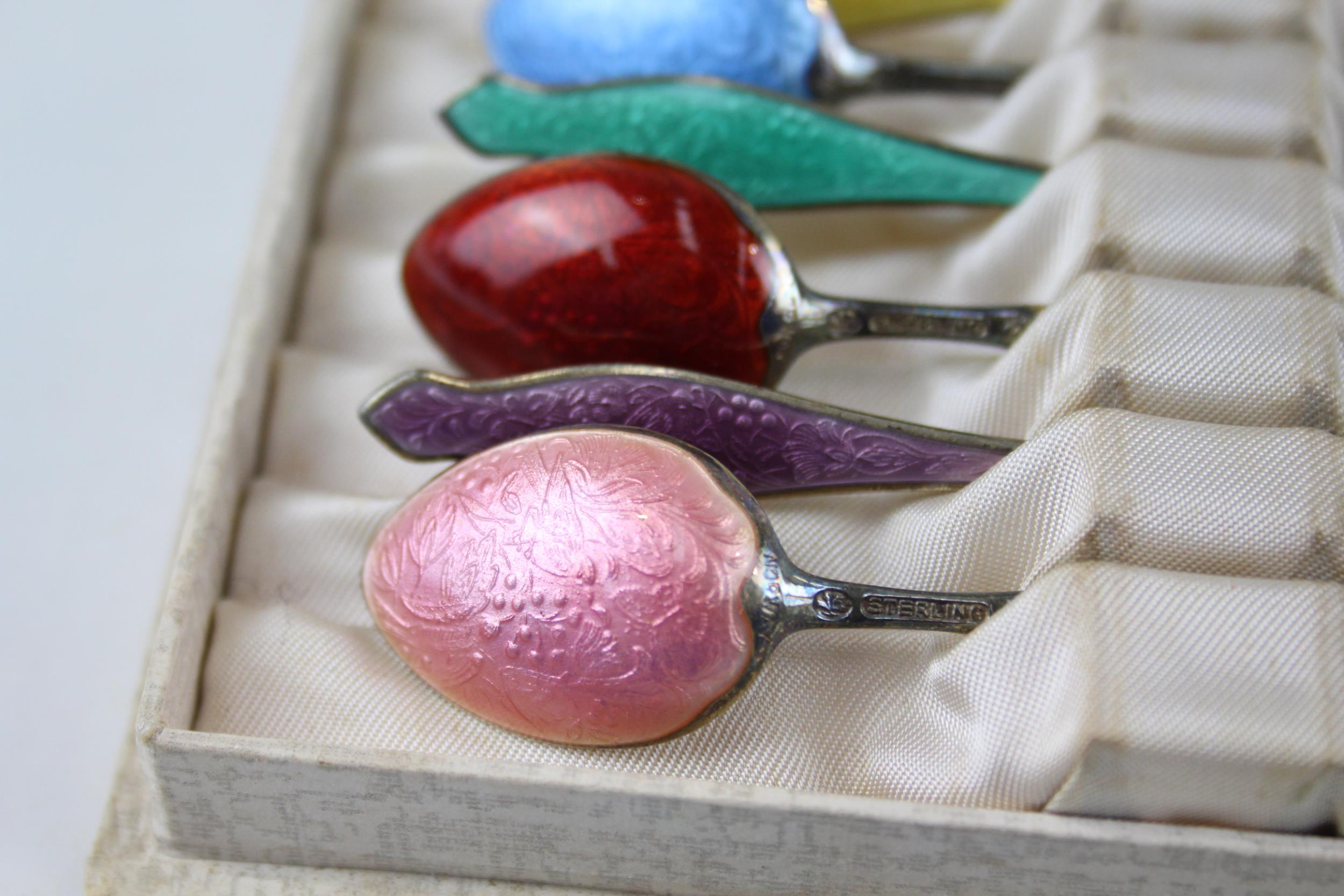 7 x Vintage Stamped .925 Sterling Silver Guilloche Enamel Teaspoons Boxed (81g) - Length - 10cm In - Image 3 of 7