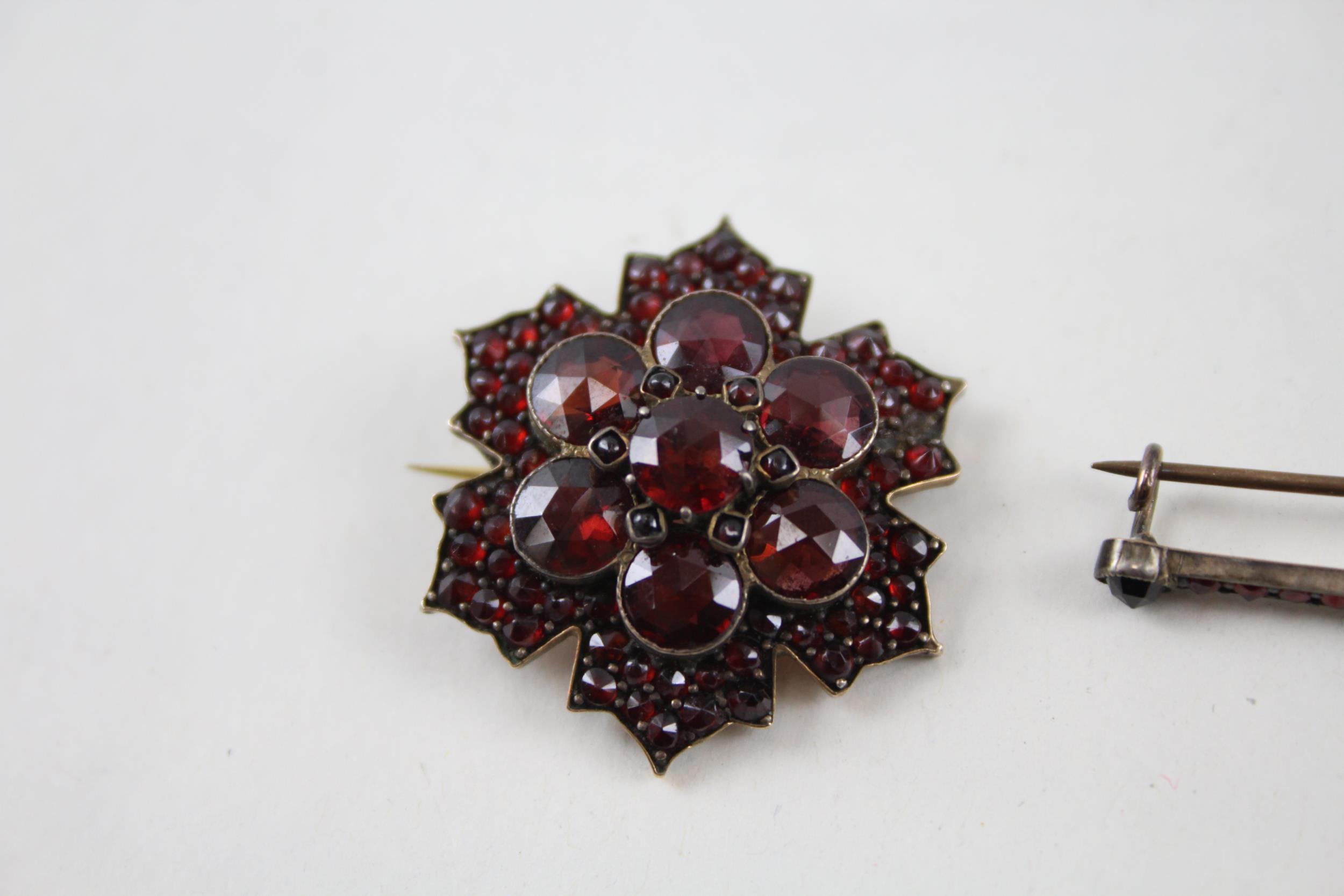 Two antique low carat Bohemian Garnet brooches (7g) - Image 2 of 6