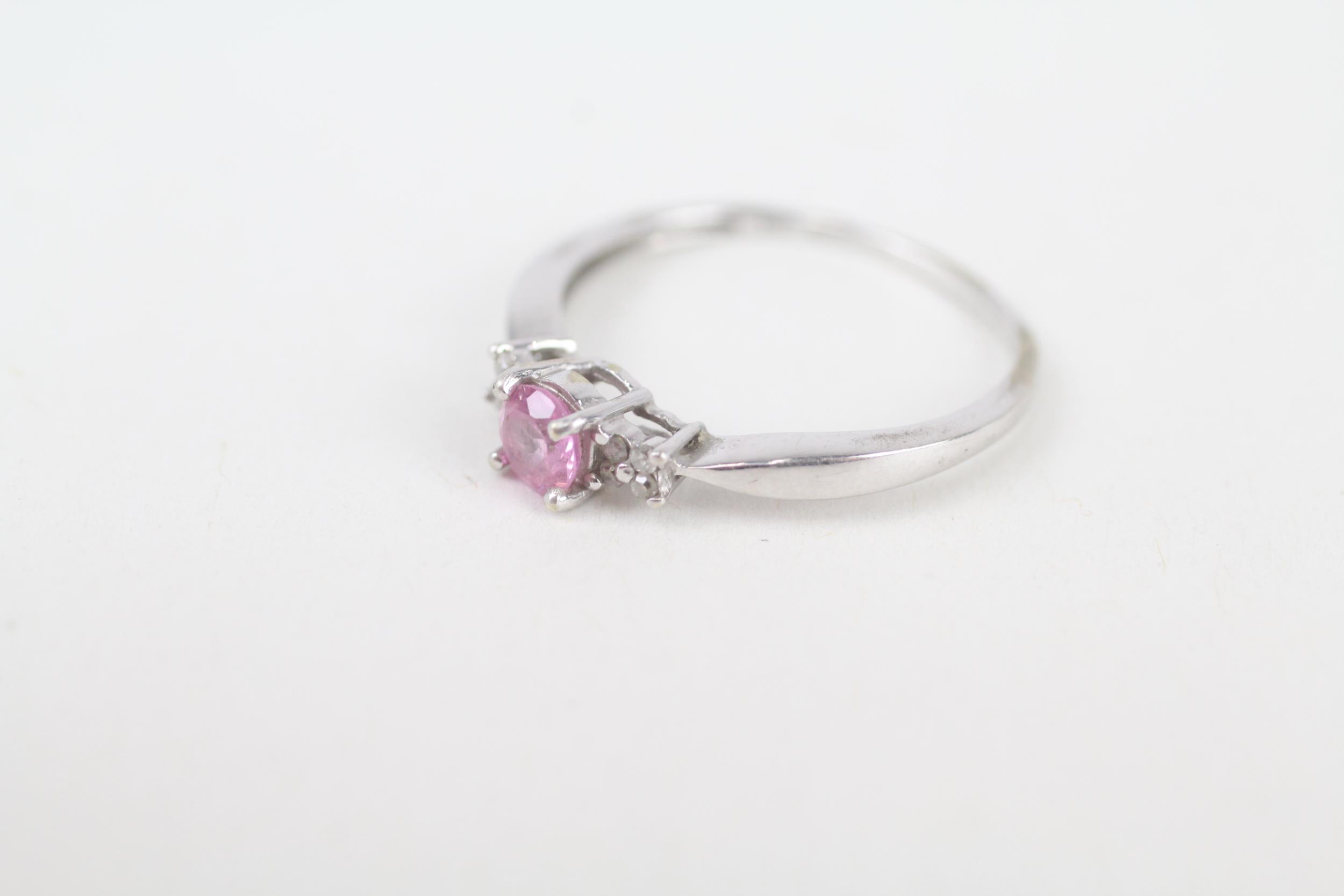 9ct gold pink sapphire & diamond three stone ring Size K 1/2 1.2 g - Image 4 of 5