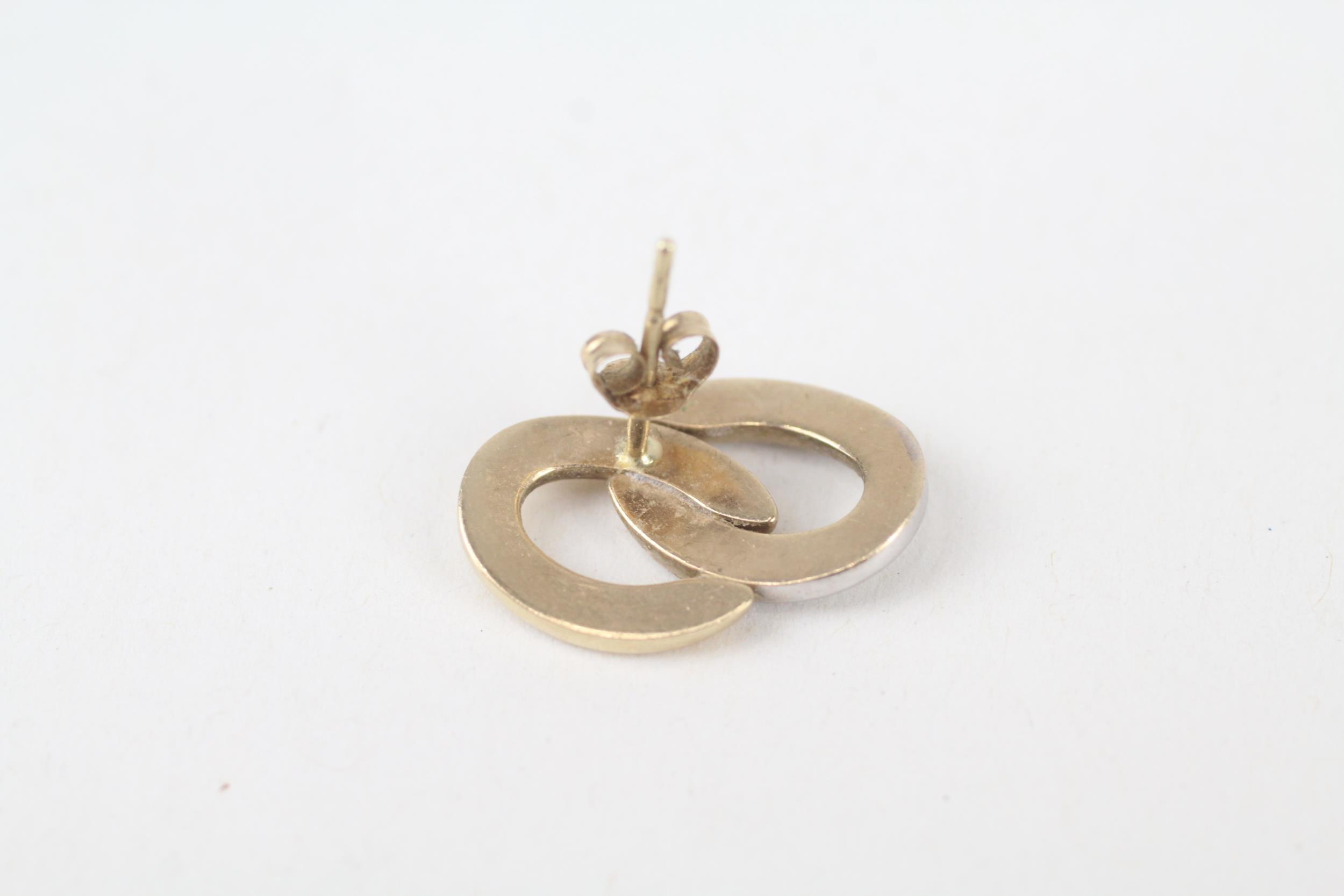 9ct gold bi colour stud earrings with scroll backs - Image 4 of 4