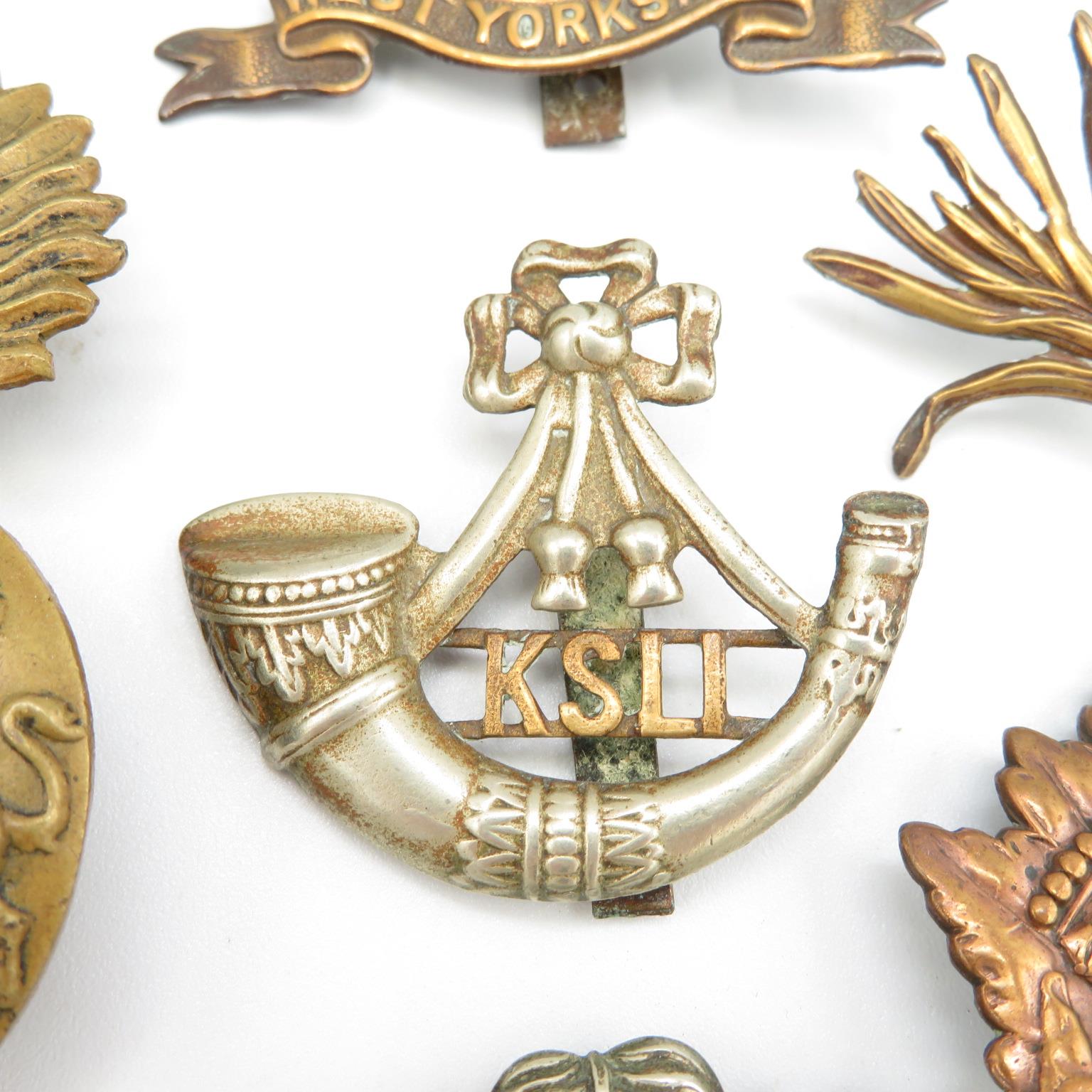 18x Military cap badges including Royal Scots Fusiliers and Lancers etc. - - Image 10 of 19