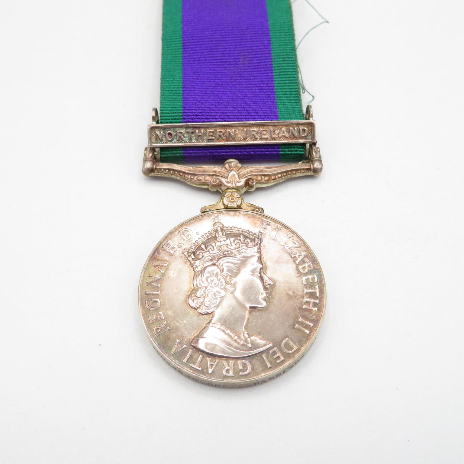 ERII medal pair inc. C.S.M. Northern Ireland and UN C.S.M. named 225098530 Gnr R Harrison RA - - Bild 4 aus 7