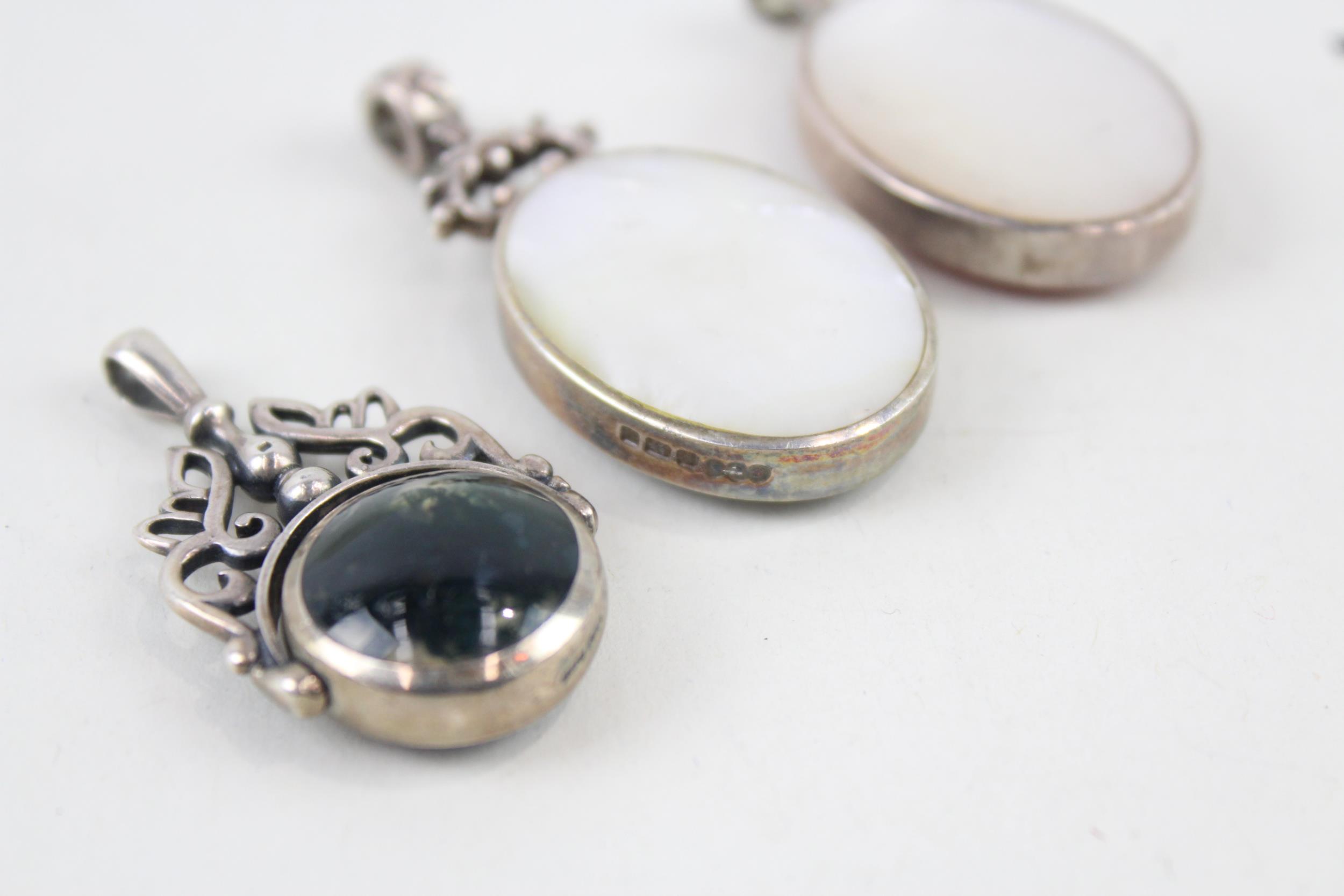 Three silver double sided gemstone pendants including Moss Agate (31g) - Image 2 of 7