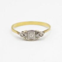 18ct gold vintage diamond three stone ring Size P 1.8 g