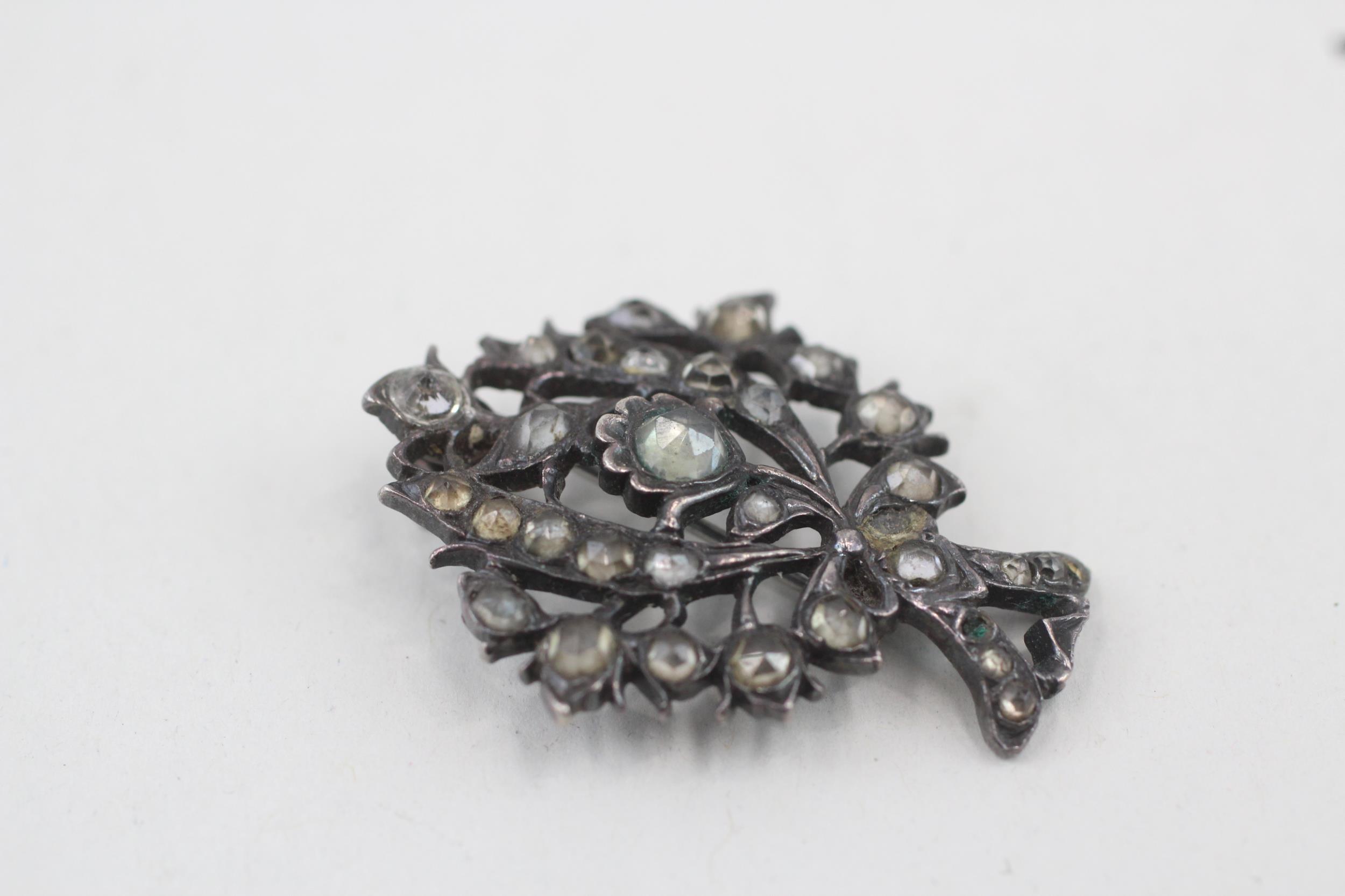 Silver 19th century Iberian old cut gemstone brooch (7g) - Image 5 of 8