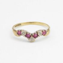9ct gold diamond & ruby seven stone chevron ring Size O 1.1 g