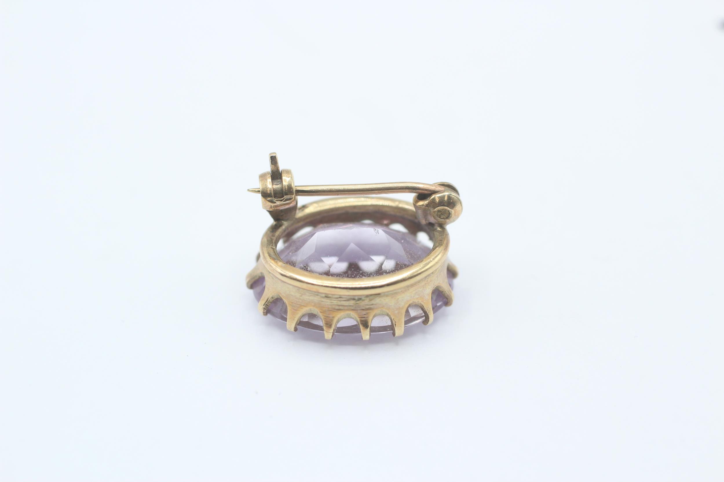 9ct gold antique oval amethyst single stone brooch - Image 4 of 5