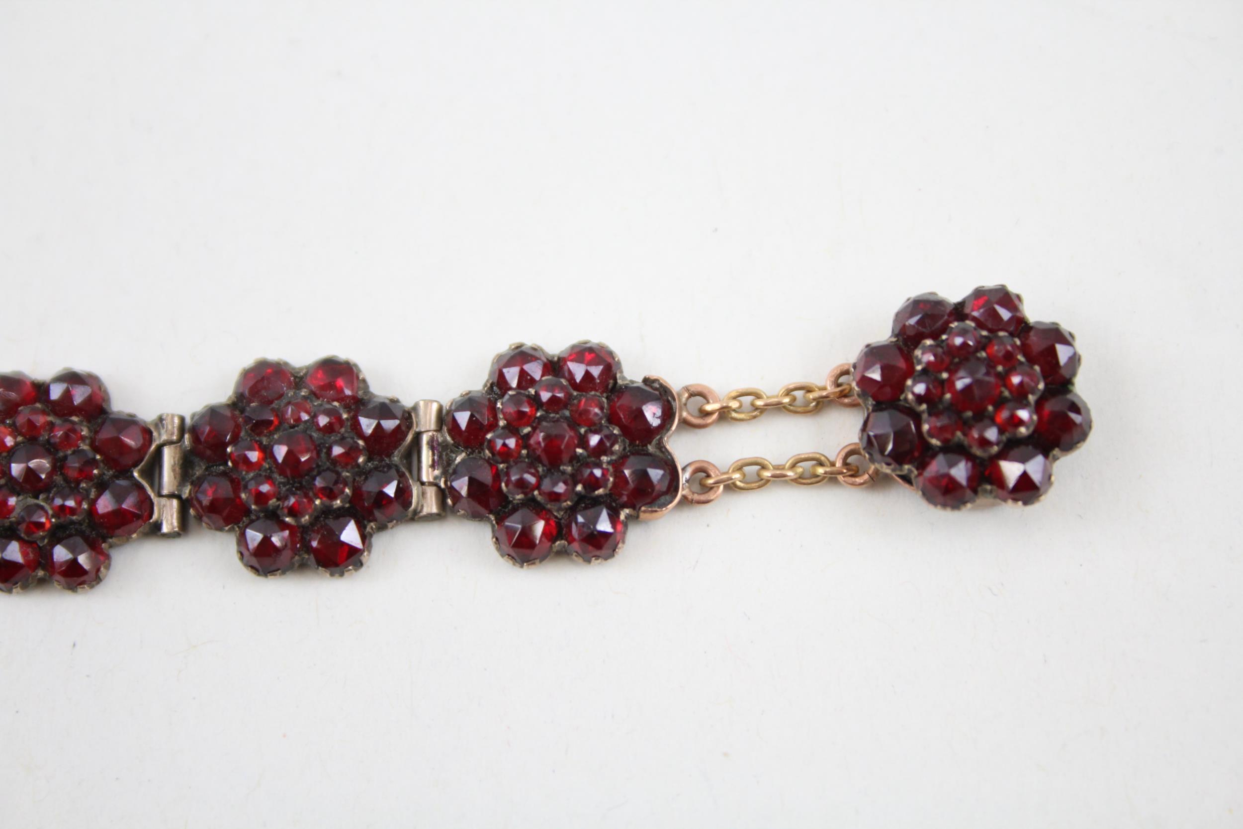 Low carat Bohemian Garnet bracelet with 9ct clasp (19g) - Image 5 of 7