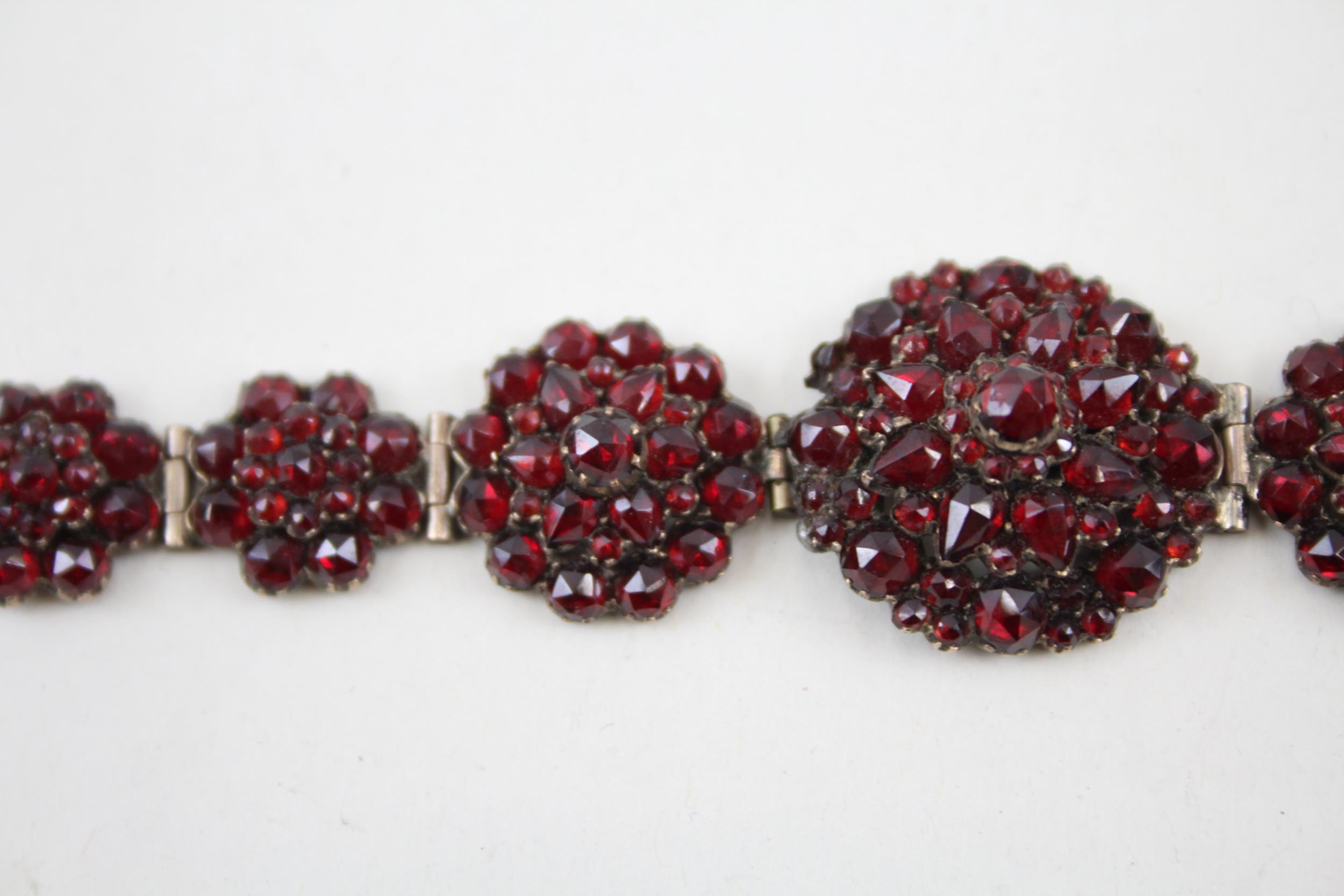 Low carat Bohemian Garnet bracelet with 9ct clasp (19g) - Image 3 of 7