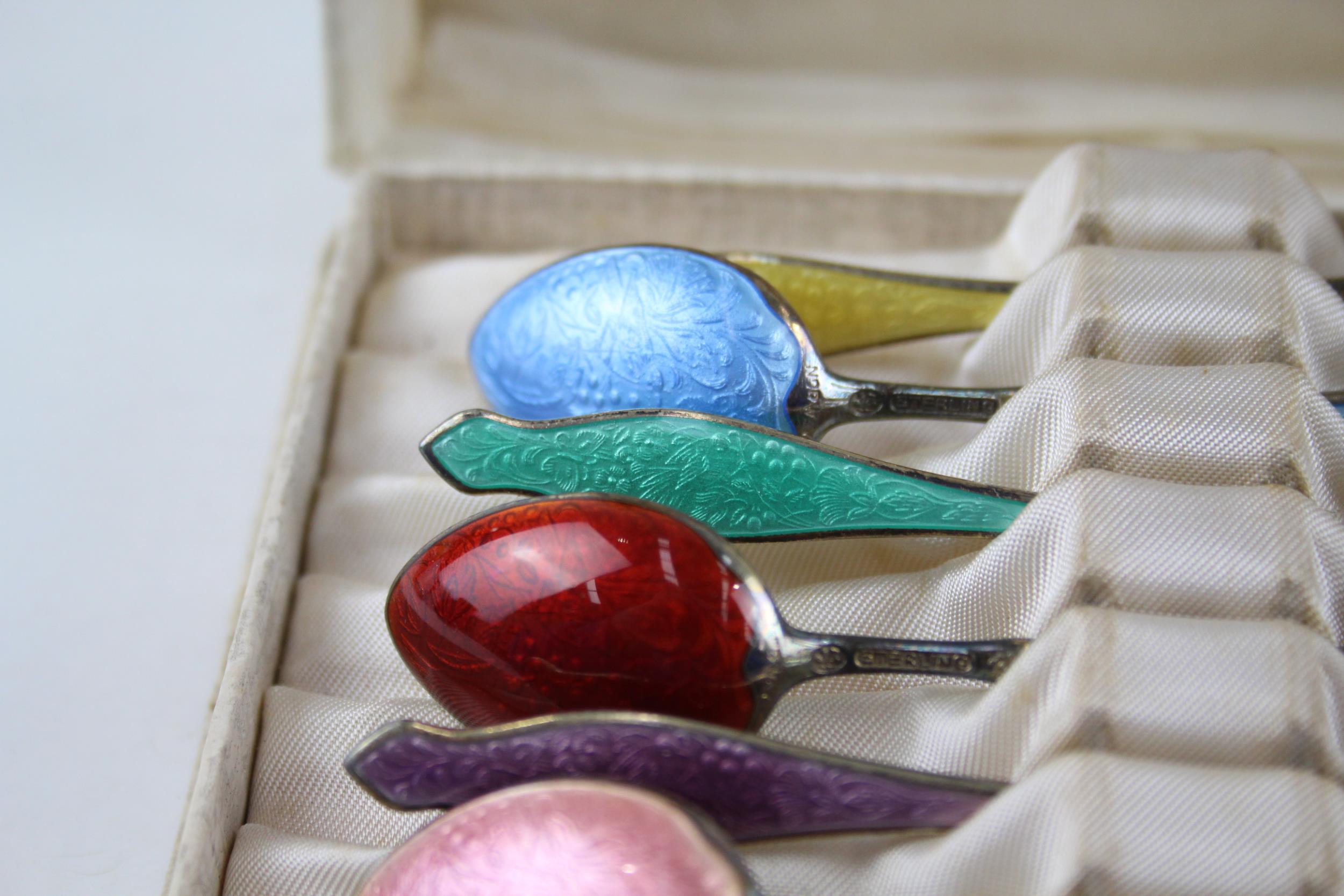 7 x Vintage Stamped .925 Sterling Silver Guilloche Enamel Teaspoons Boxed (81g) - Length - 10cm In - Image 4 of 7