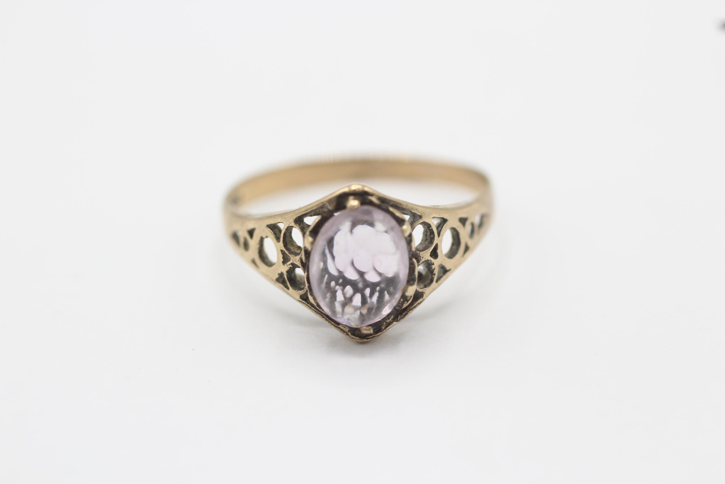9ct gold amethyst single stone ring with openwork shank Size O 1/2 1.6 g - Image 2 of 7