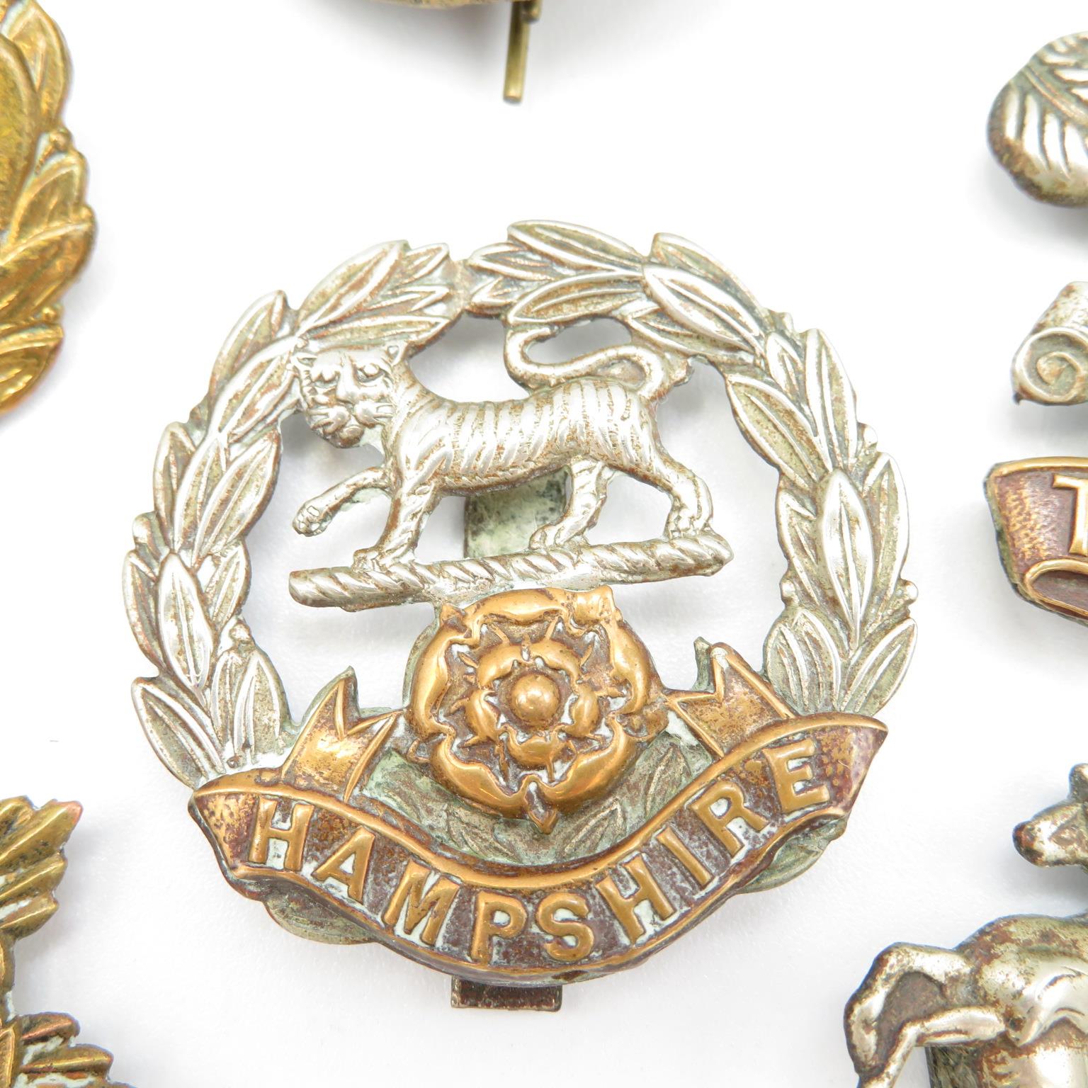 18x Military cap badges including Royal Scots Fusiliers and Lancers etc. - - Image 14 of 19