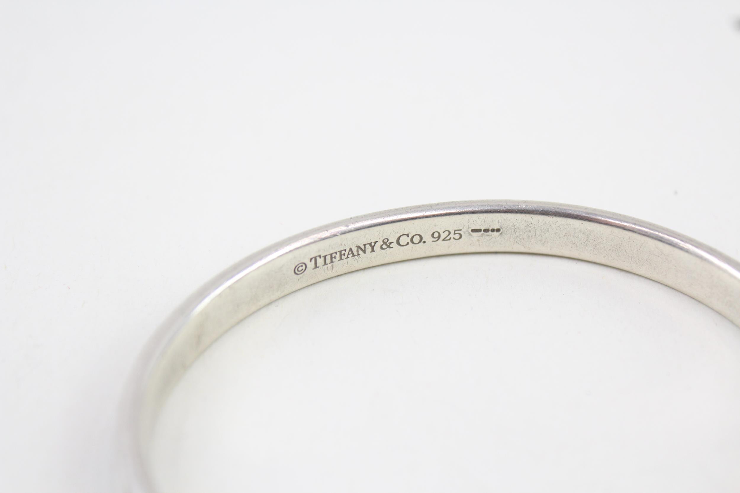 Silver bangle by designer Tiffany & Co (32g) - Image 11 of 12