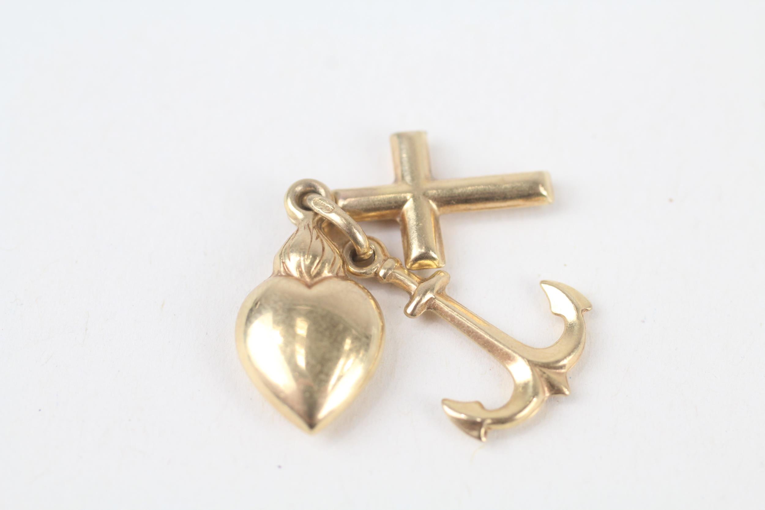 9ct gold vintage "love. hope and charity" charm - Image 5 of 5