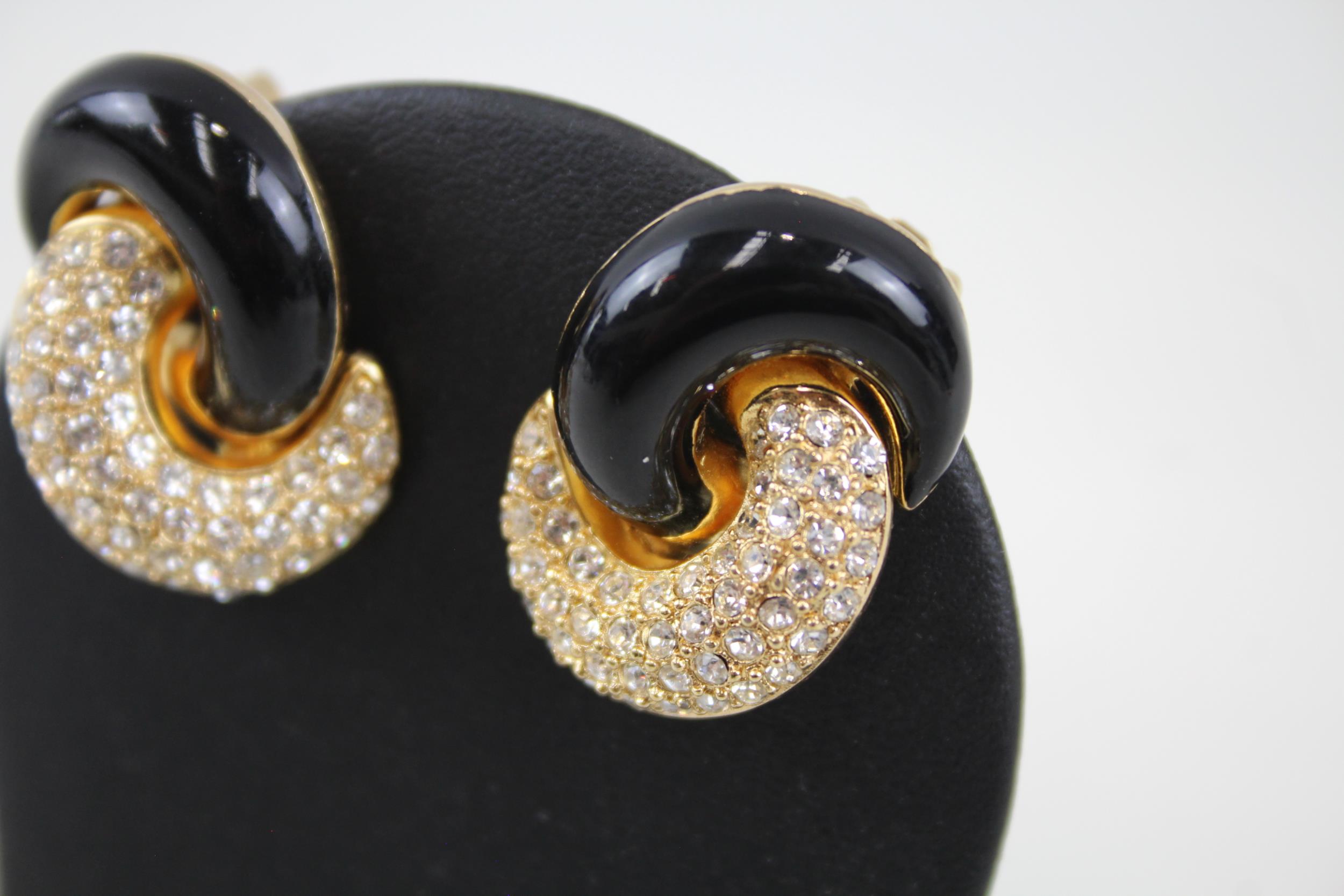 Pair of gold tone enamel and rhinestone clip on earrings by designer Christian Dior (23g) - Image 4 of 5