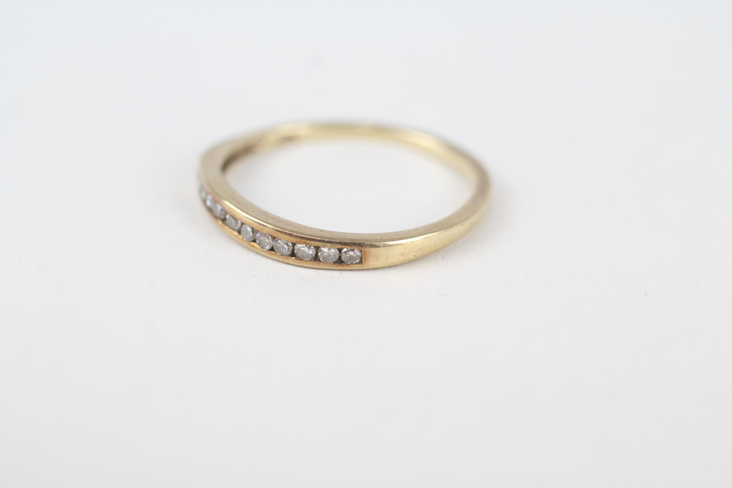 9ct gold channel set diamond half eternity ring Size L 1.1 g - Image 4 of 5