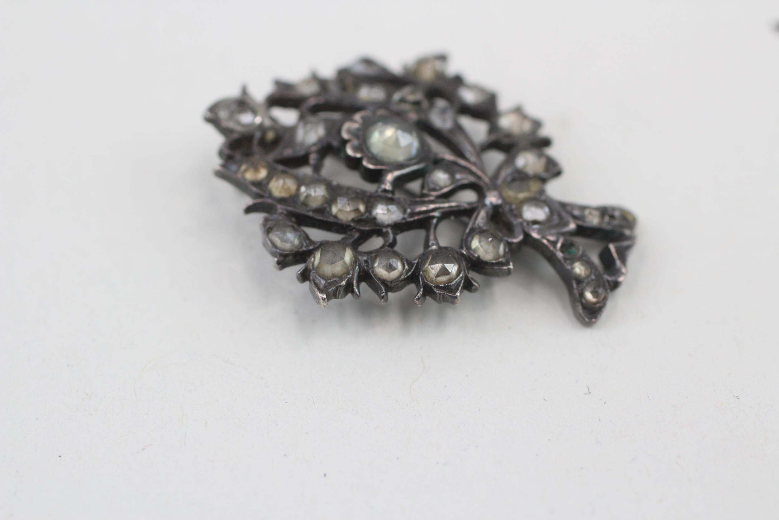 Silver 19th century Iberian old cut gemstone brooch (7g) - Image 4 of 8