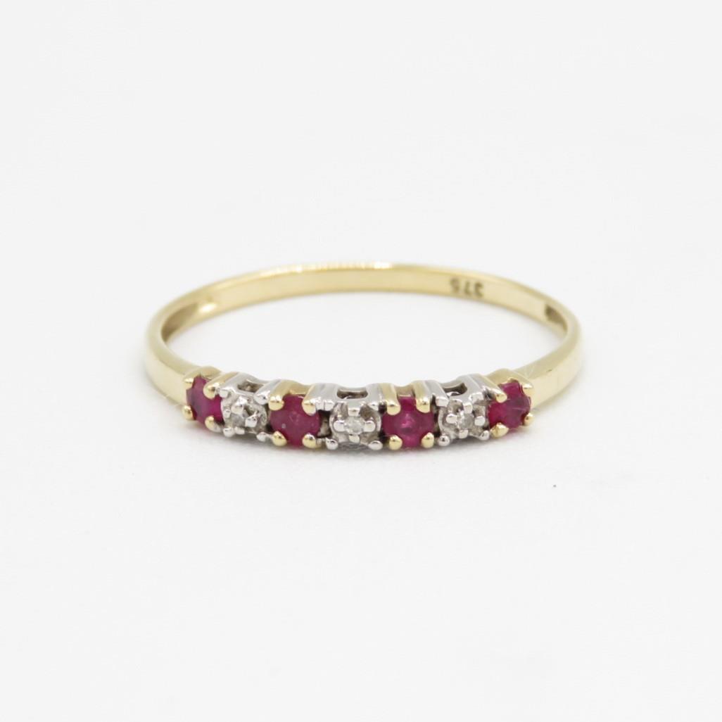 9ct gold diamond & ruby seven stone ring Size O 0.9 g