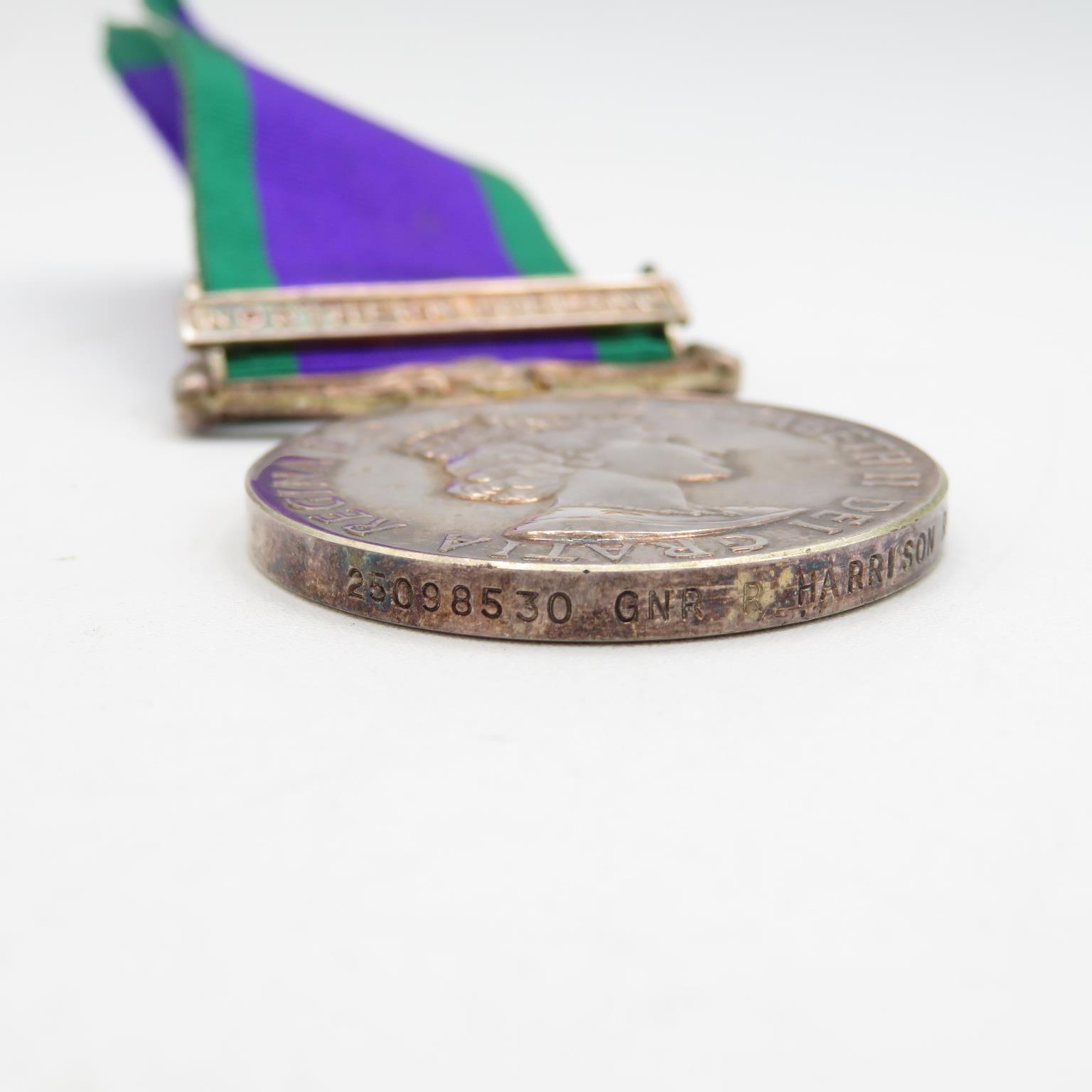 ERII medal pair inc. C.S.M. Northern Ireland and UN C.S.M. named 225098530 Gnr R Harrison RA - - Bild 6 aus 7