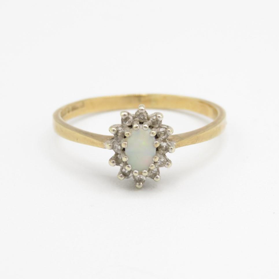 9ct gold diamond & opal cluster ring Size P 1.6 g